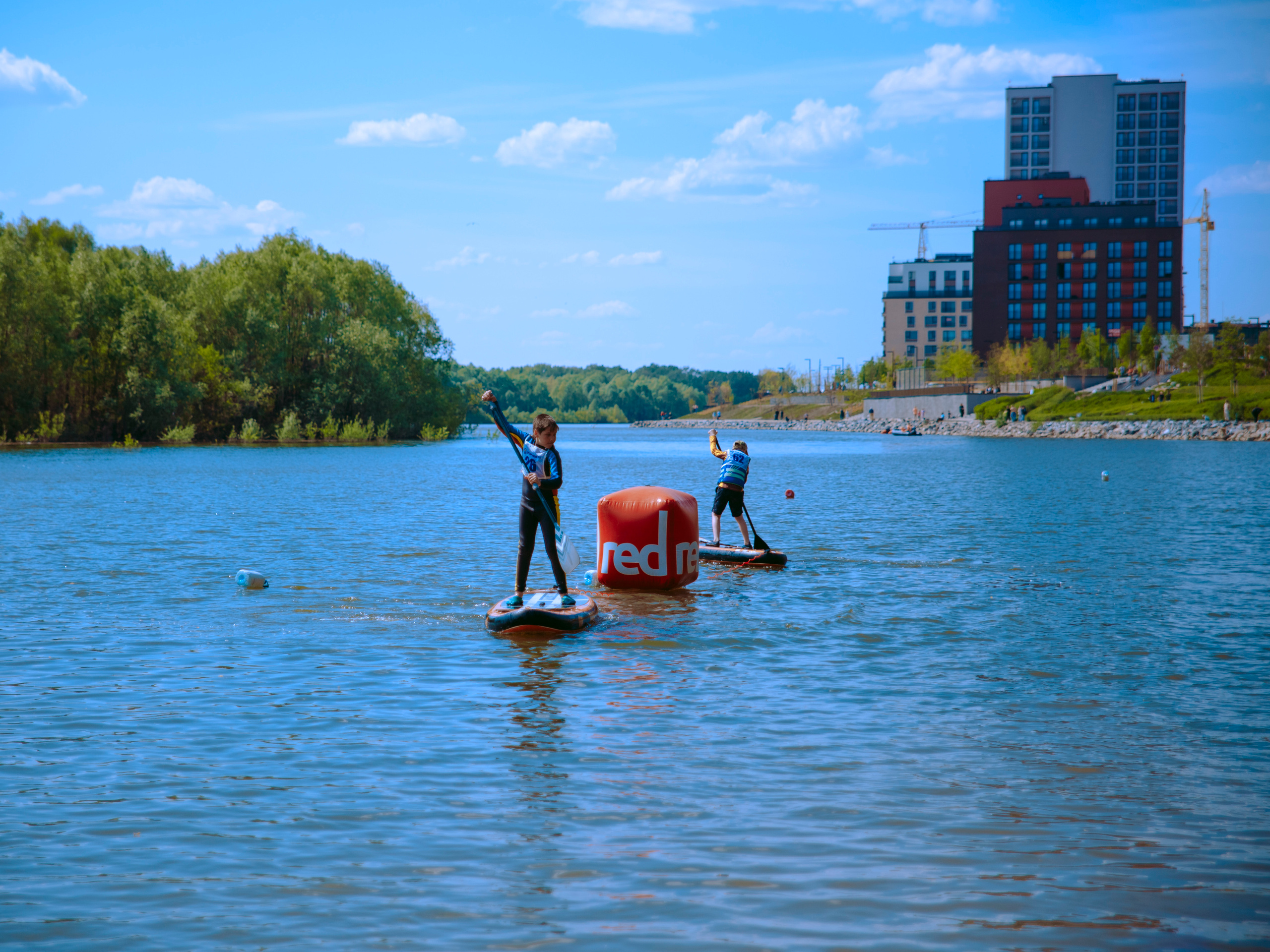Соревнования и фестиваль по sup-серфингу в Новосибирске.