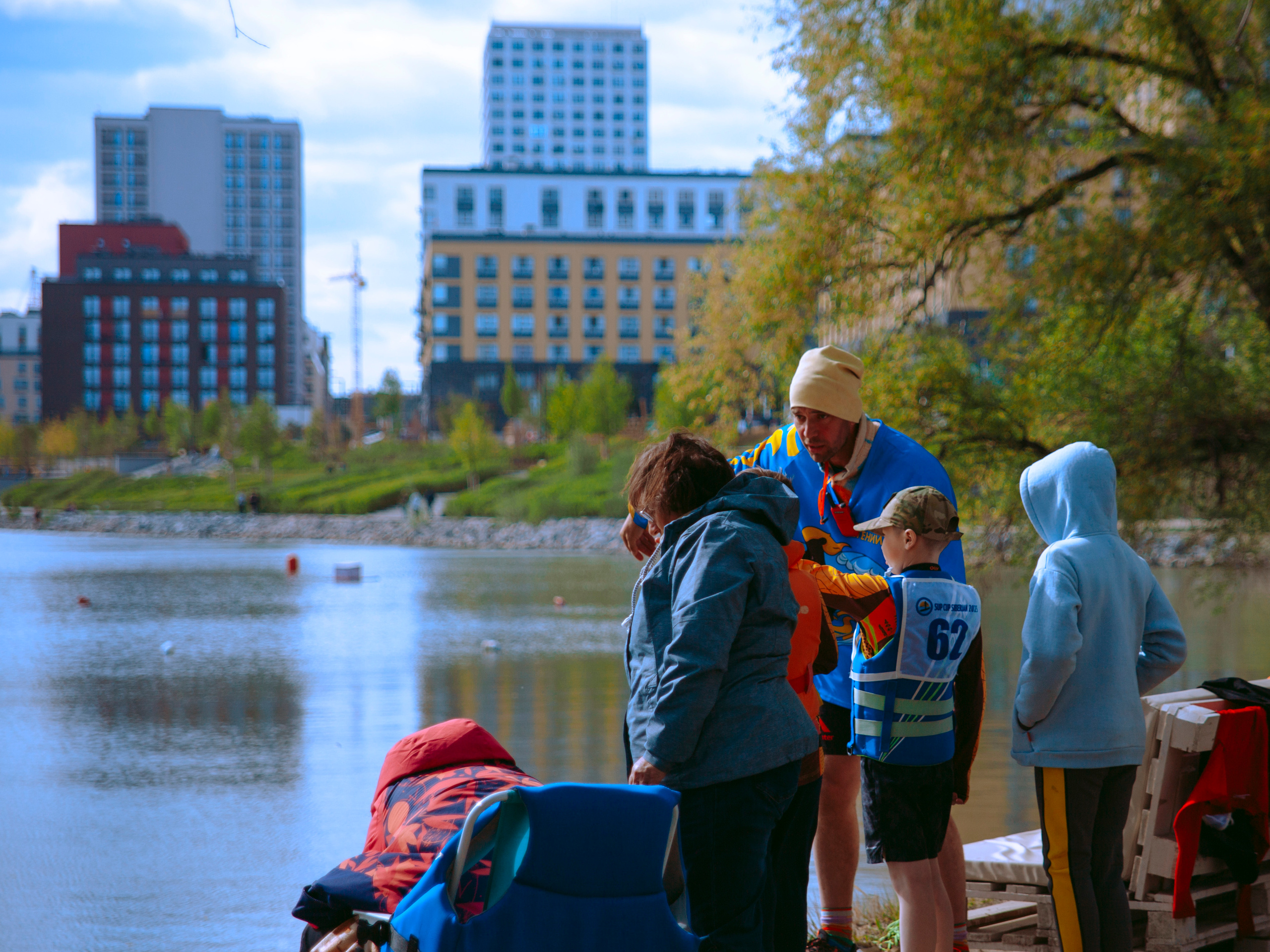 Судья объясняет правила.