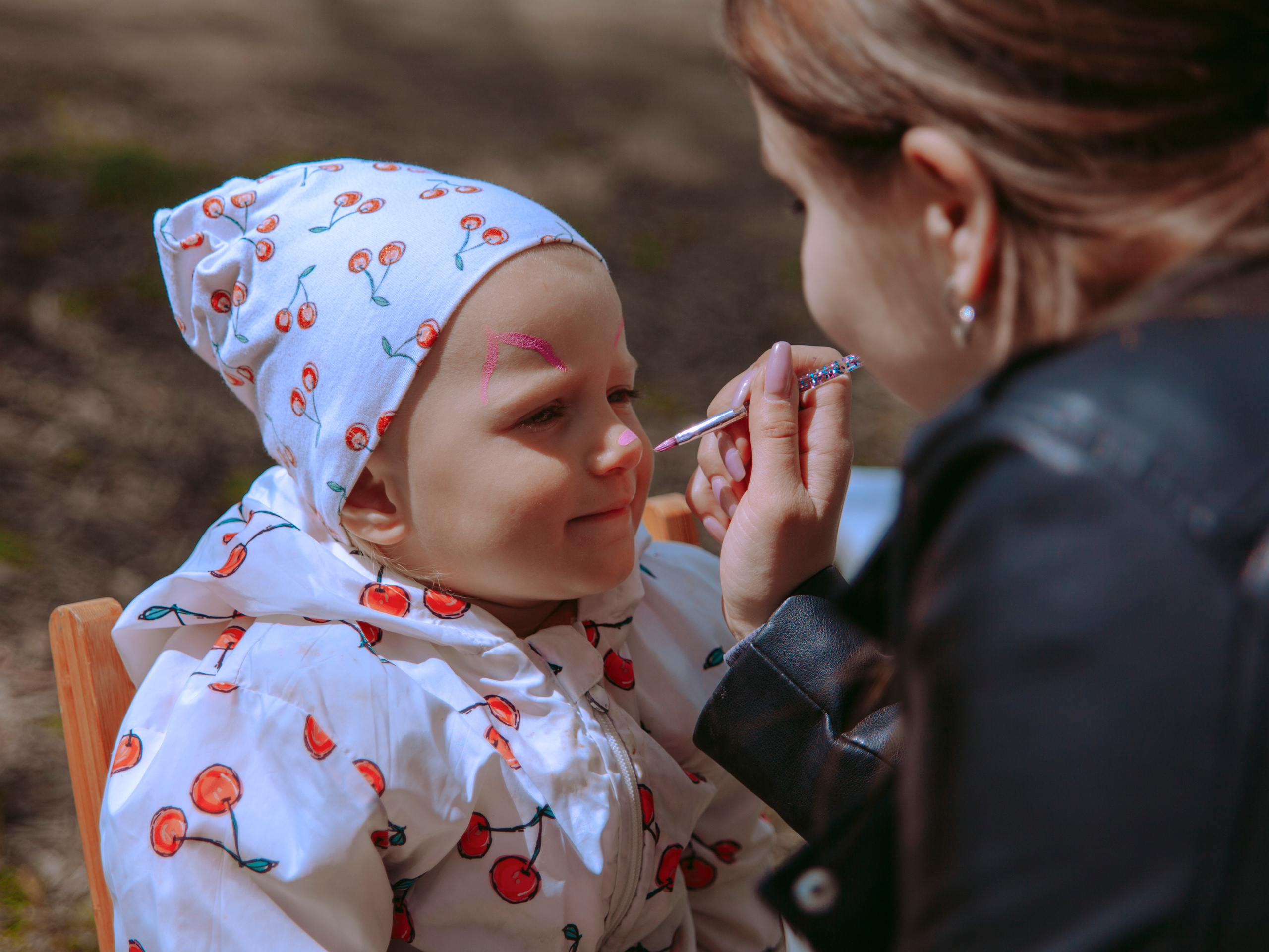 Маленький ребенок на аквагриме.