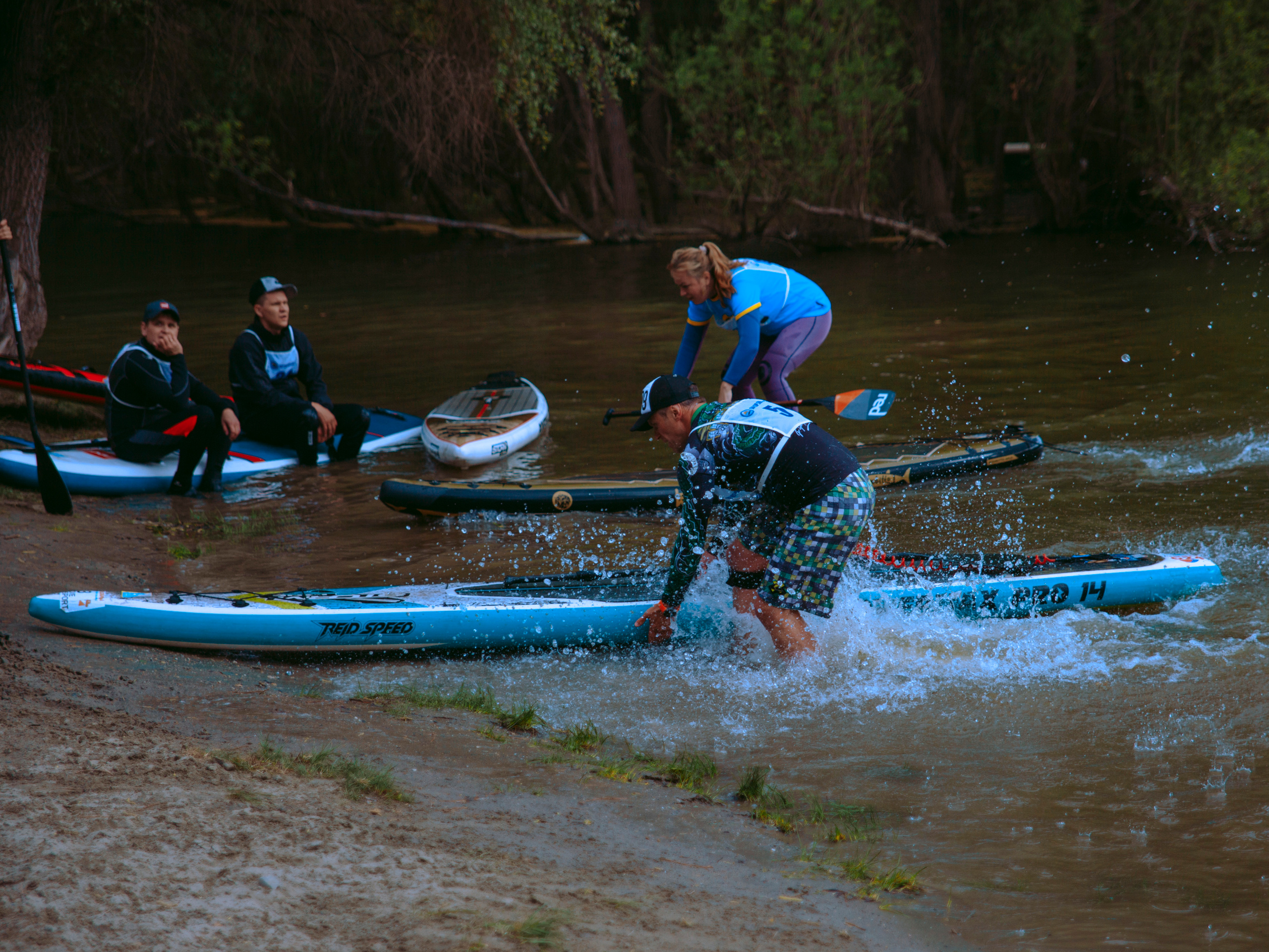 Соревнования по сап-серфингу в Новосибирске.