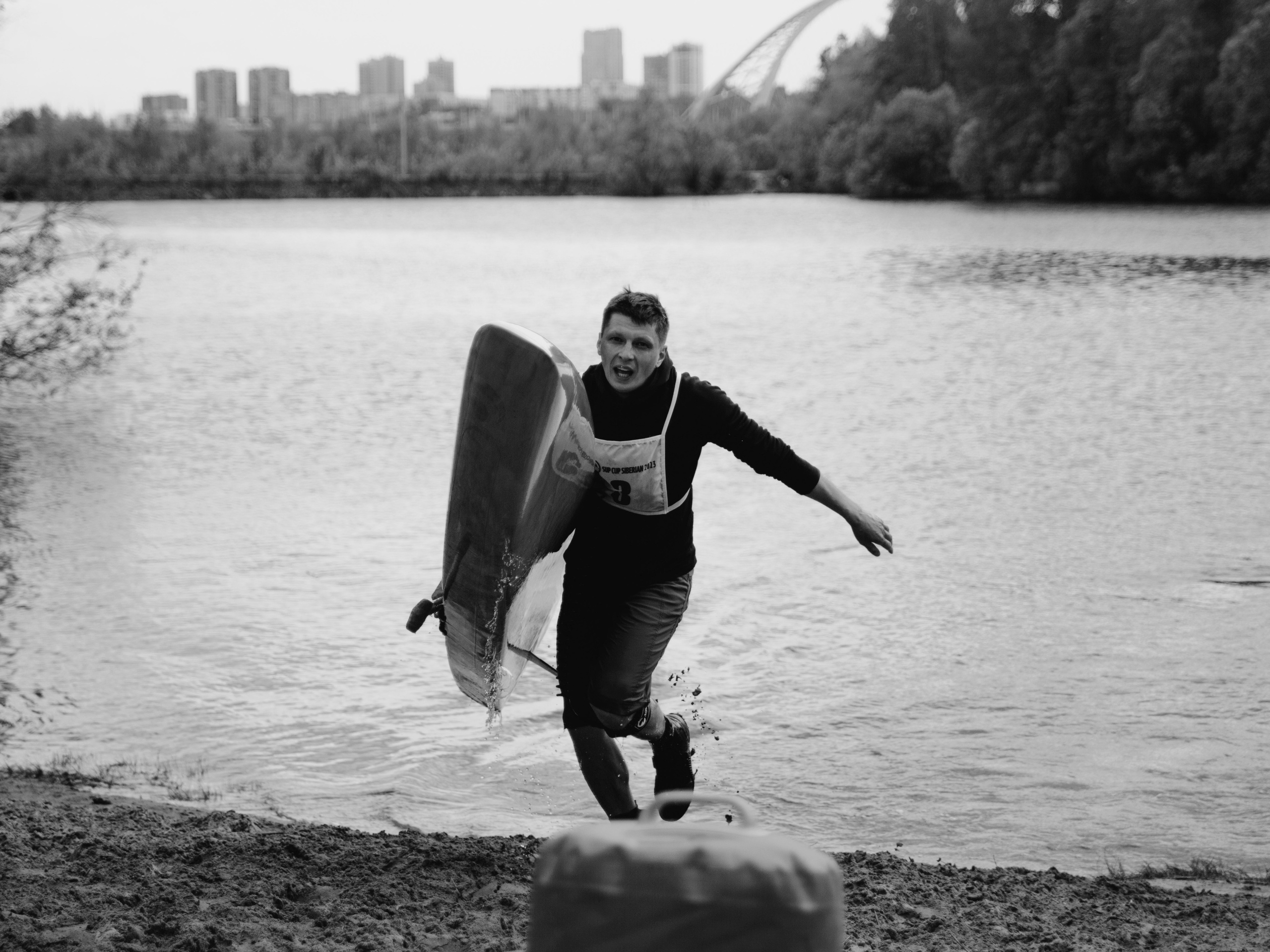 Соревнования по сап-серфингу в Новосибирске.