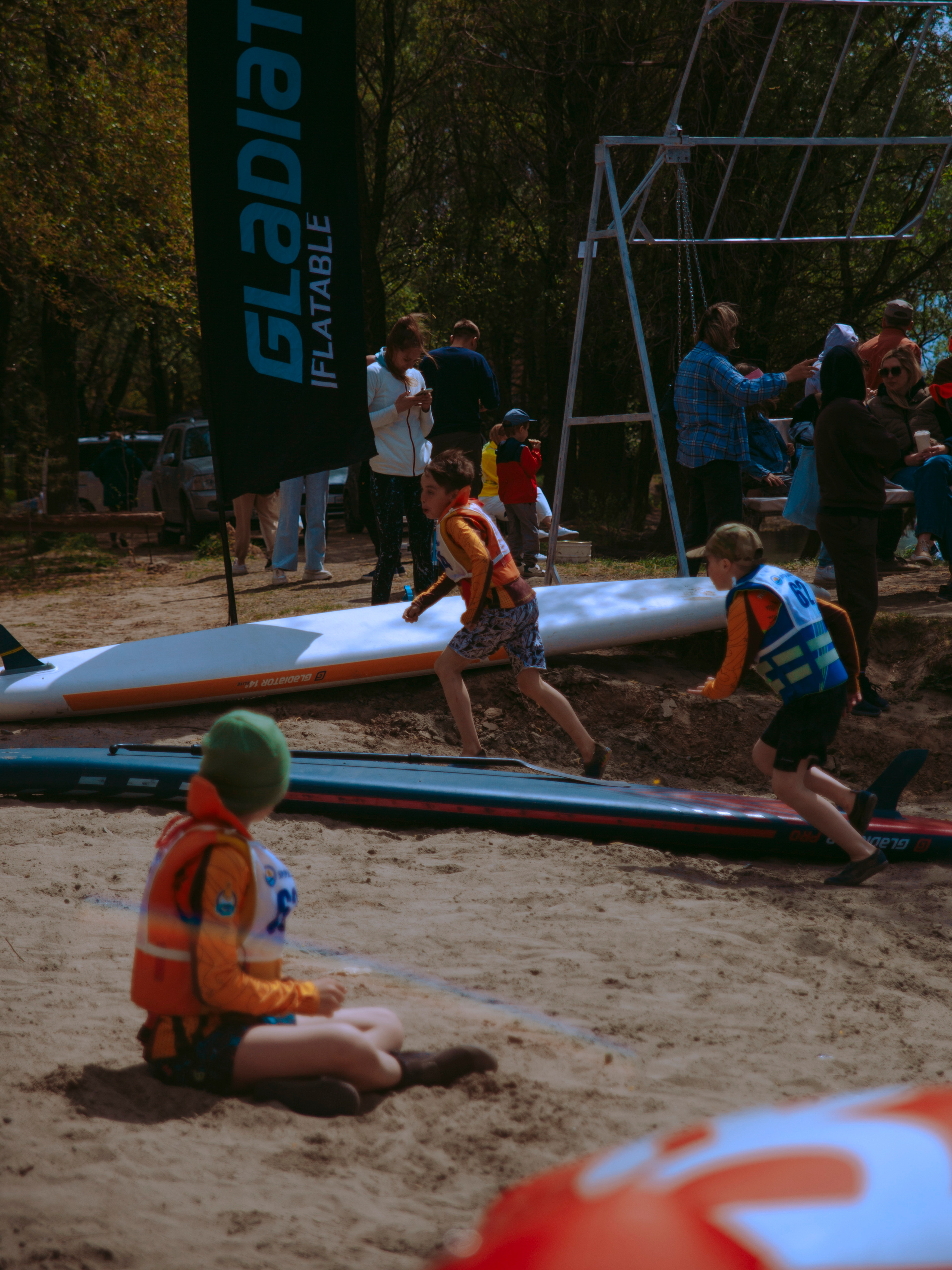 Соревнования и фестиваль по sup-серфингу в Новосибирске.