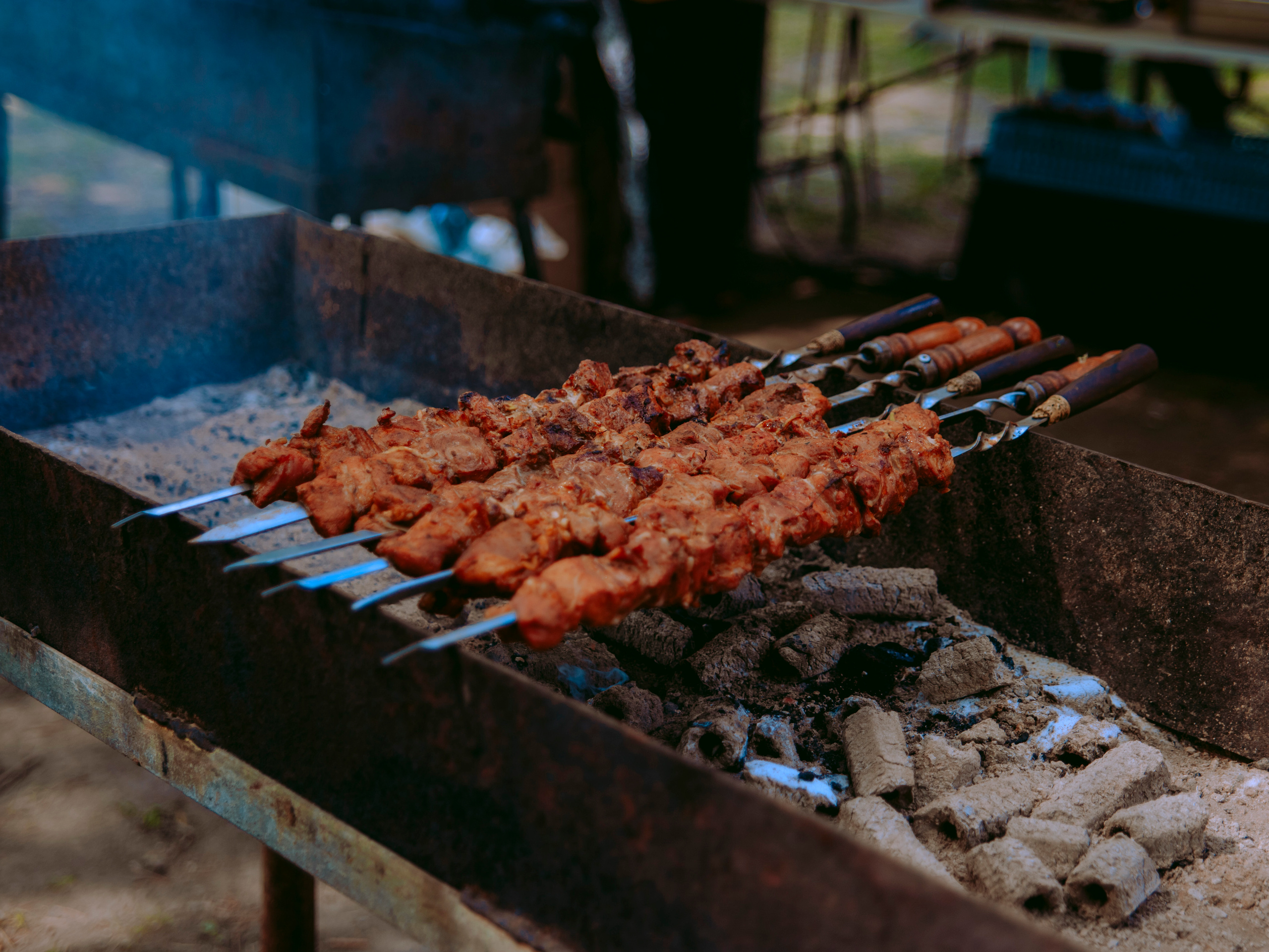 Шашлык на мангале.