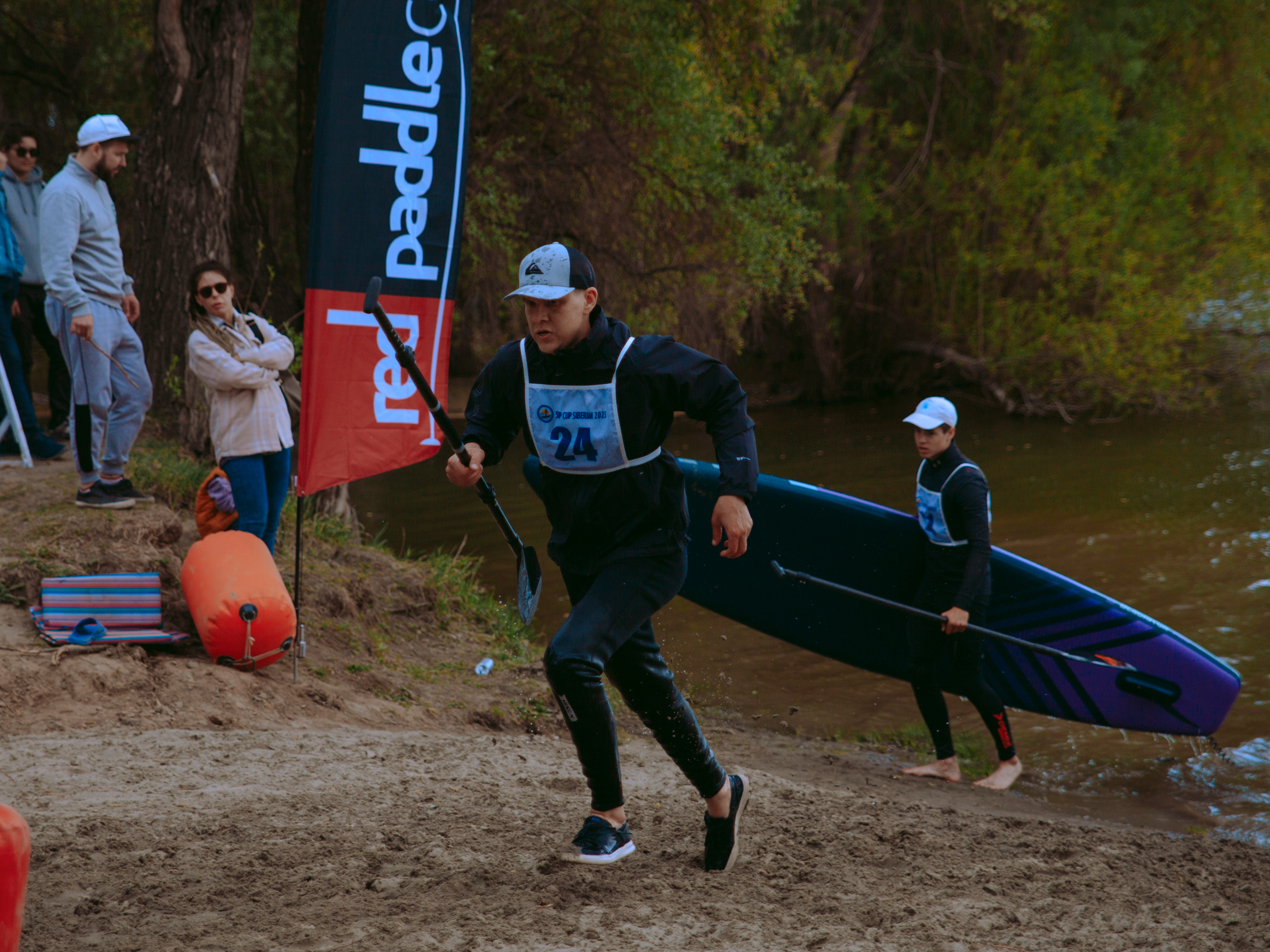 Соревнования по сап-серфингу в Новосибирске.