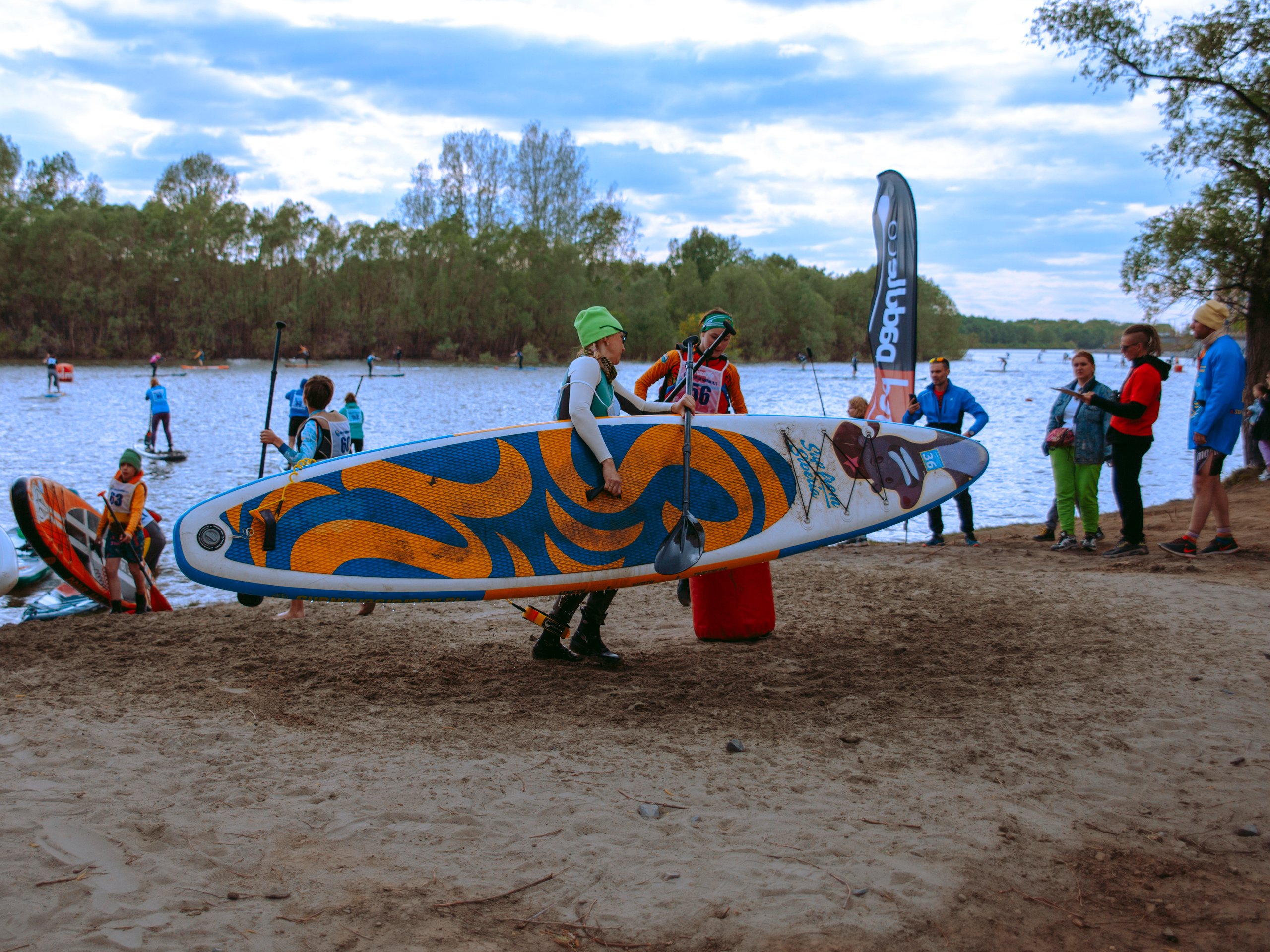 Соревнования по сап-серфингу в Новосибирске.