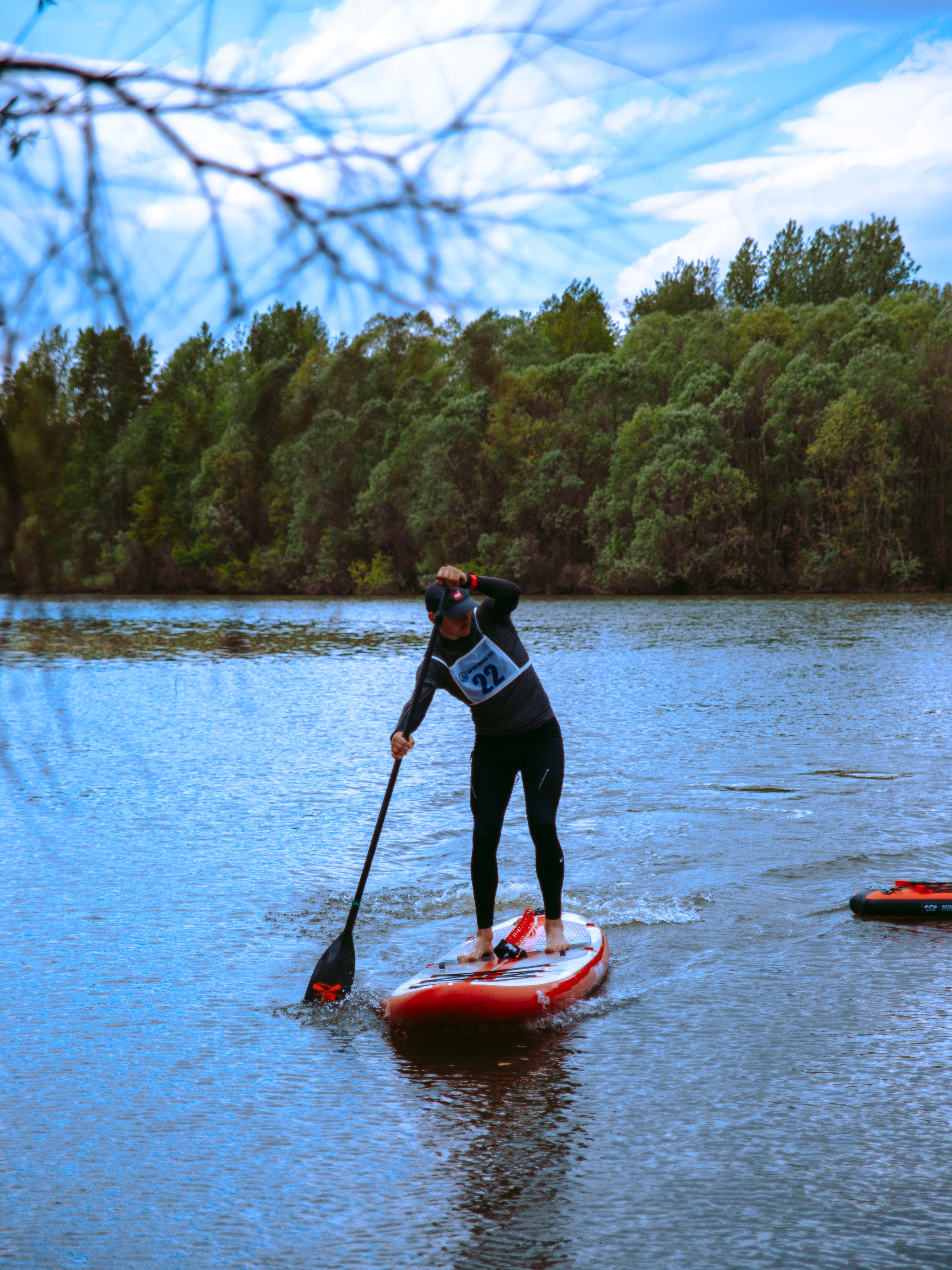 Соревнования и фестиваль по sup-серфингу в Новосибирске.