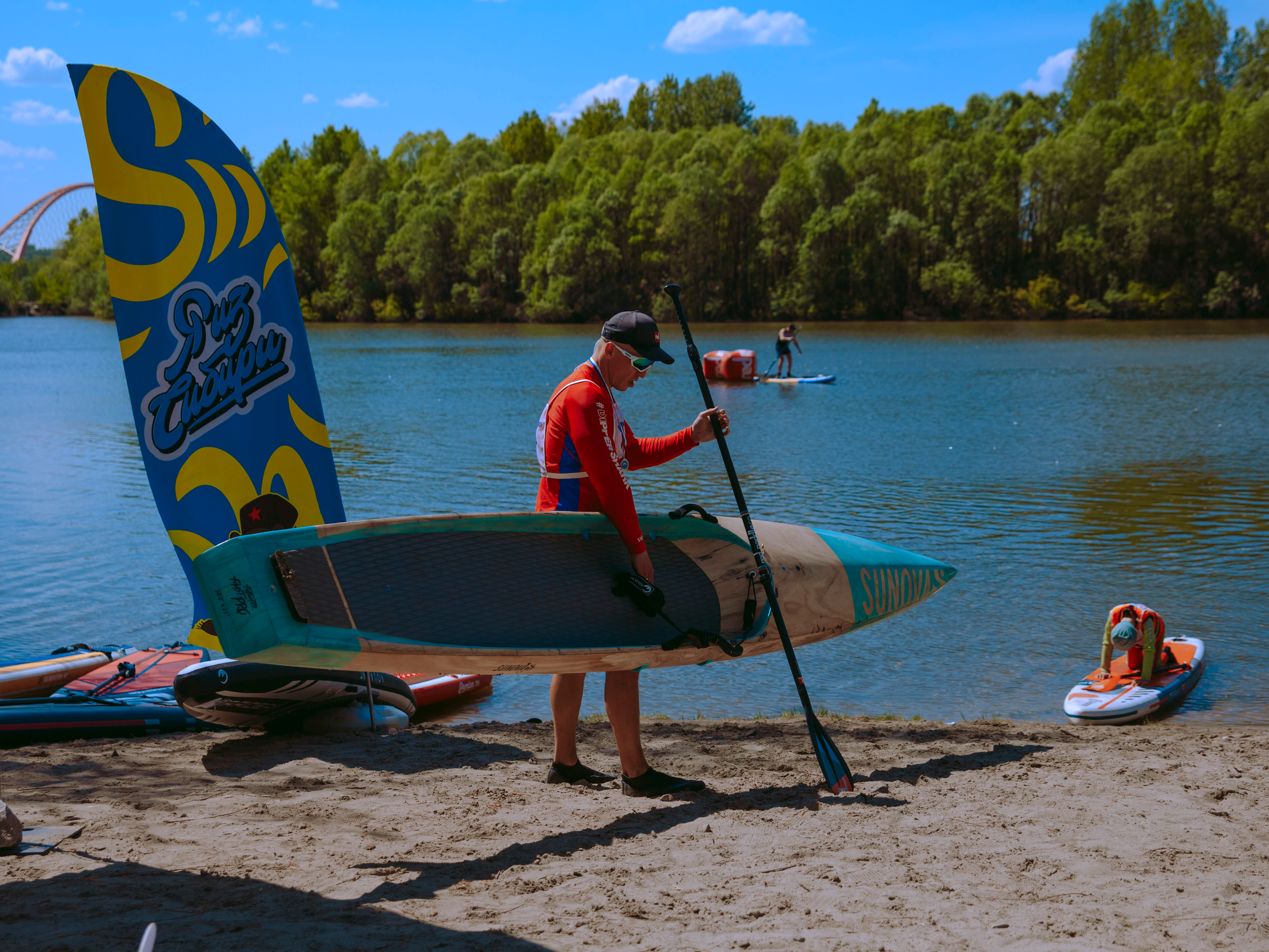 Соревнования и фестиваль по sup-серфингу в Новосибирске.