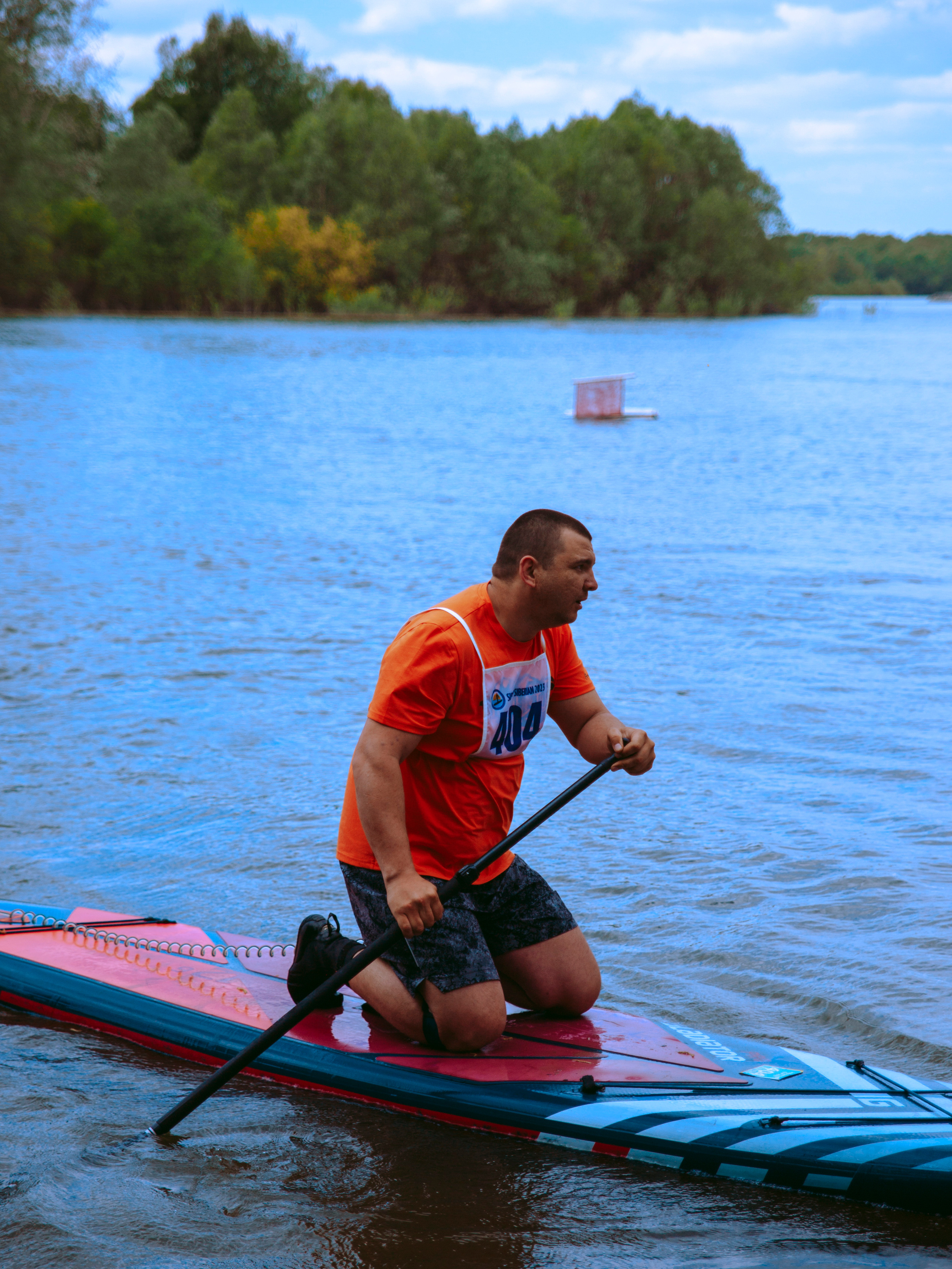 Соревнования и фестиваль по sup-серфингу в Новосибирске.