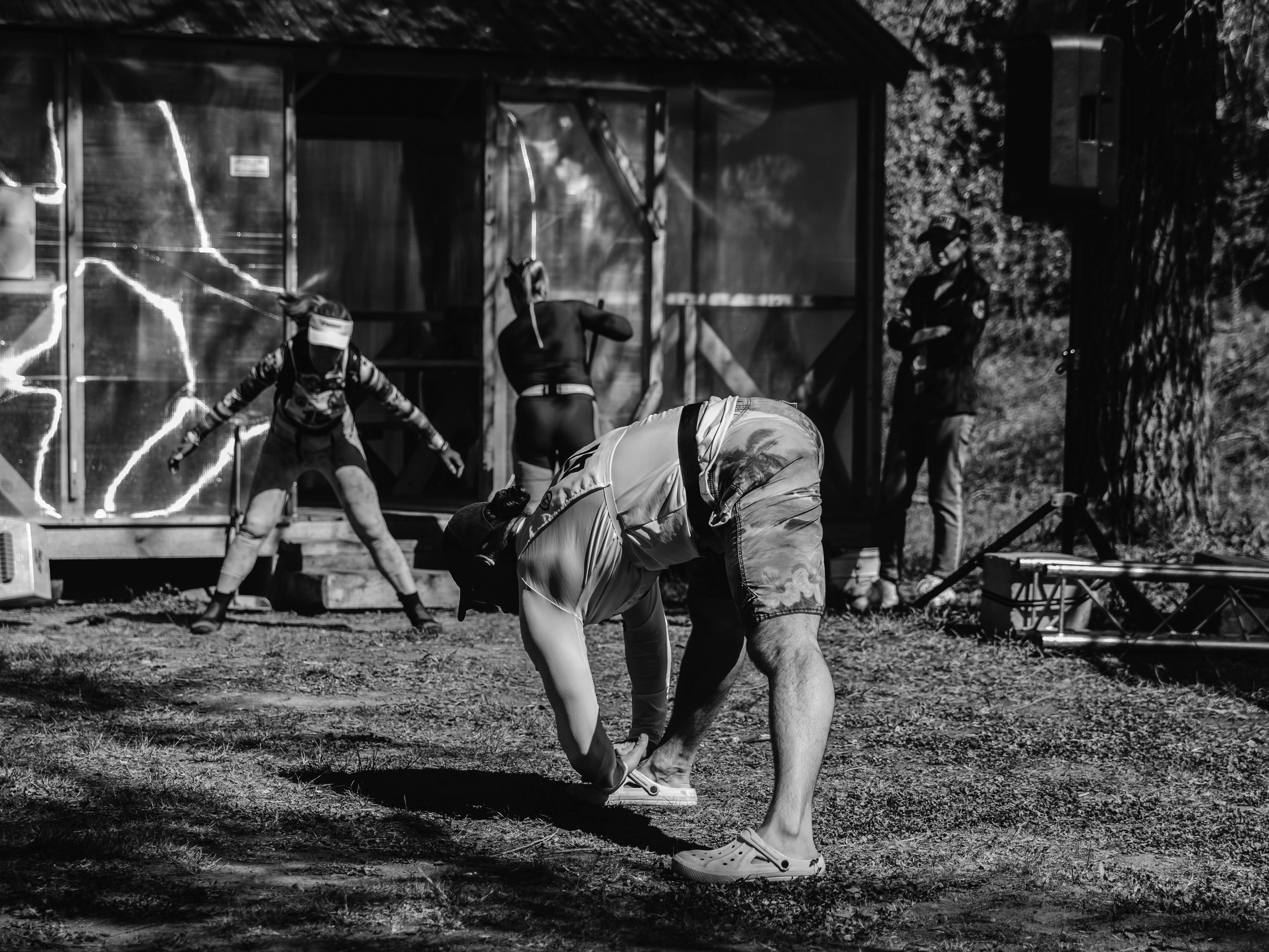 Зарядка на свежем воздухе в парке.