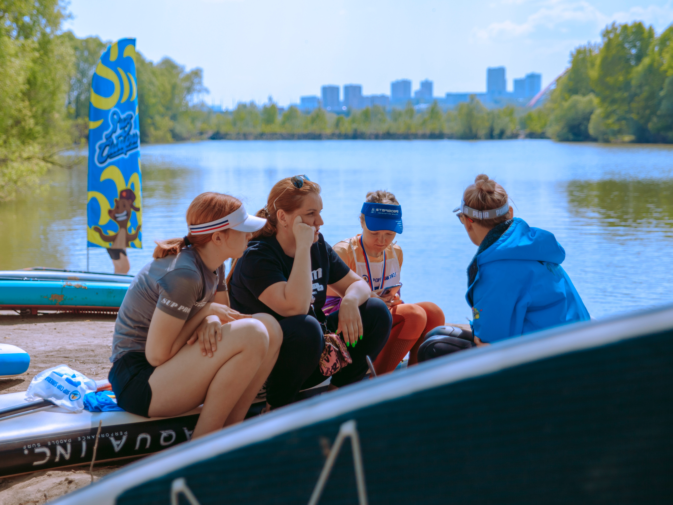 Соревнования и фестиваль по sup-серфингу в Новосибирске.