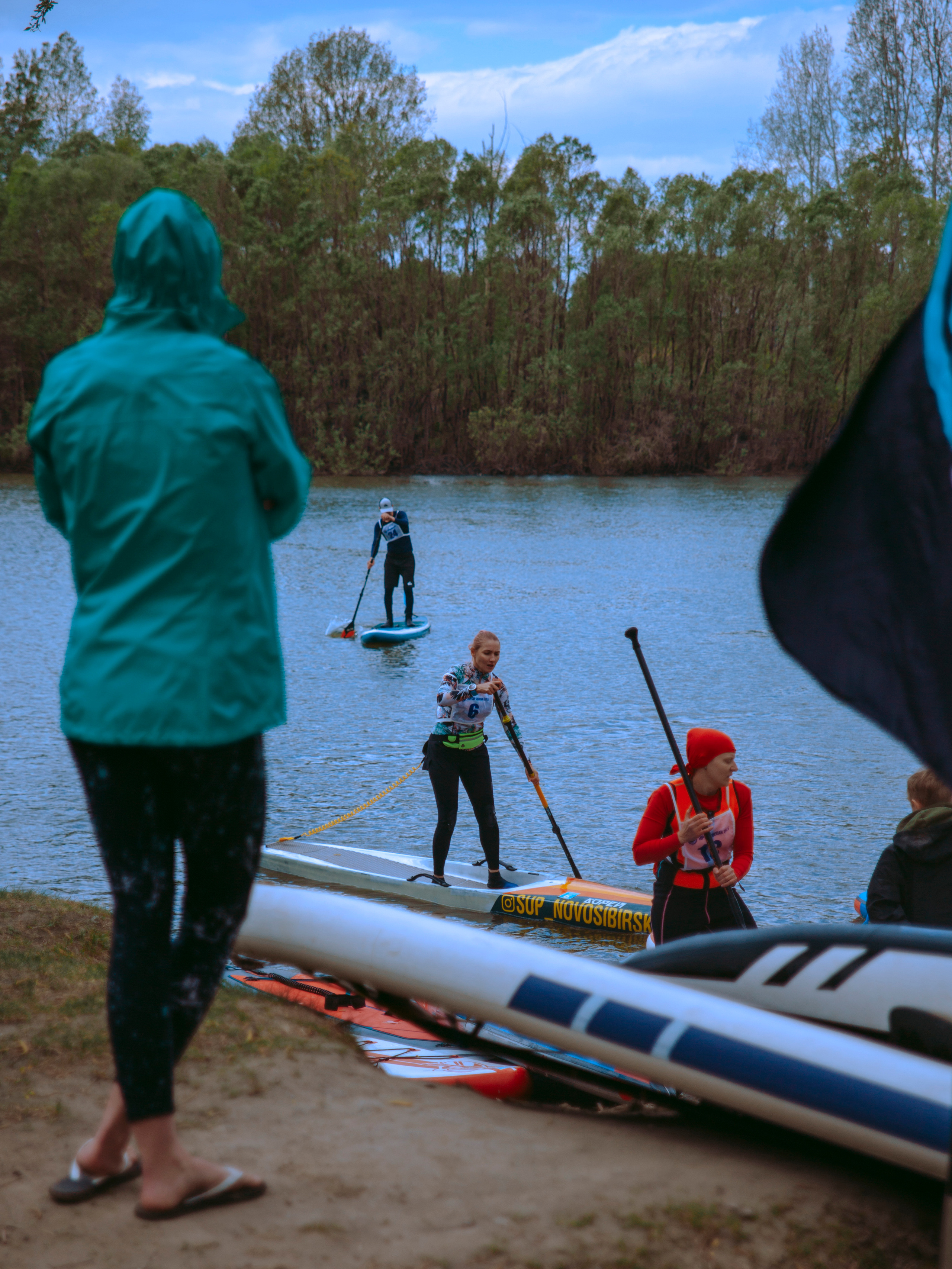 Соревнования и фестиваль по sup-серфингу в Новосибирске.