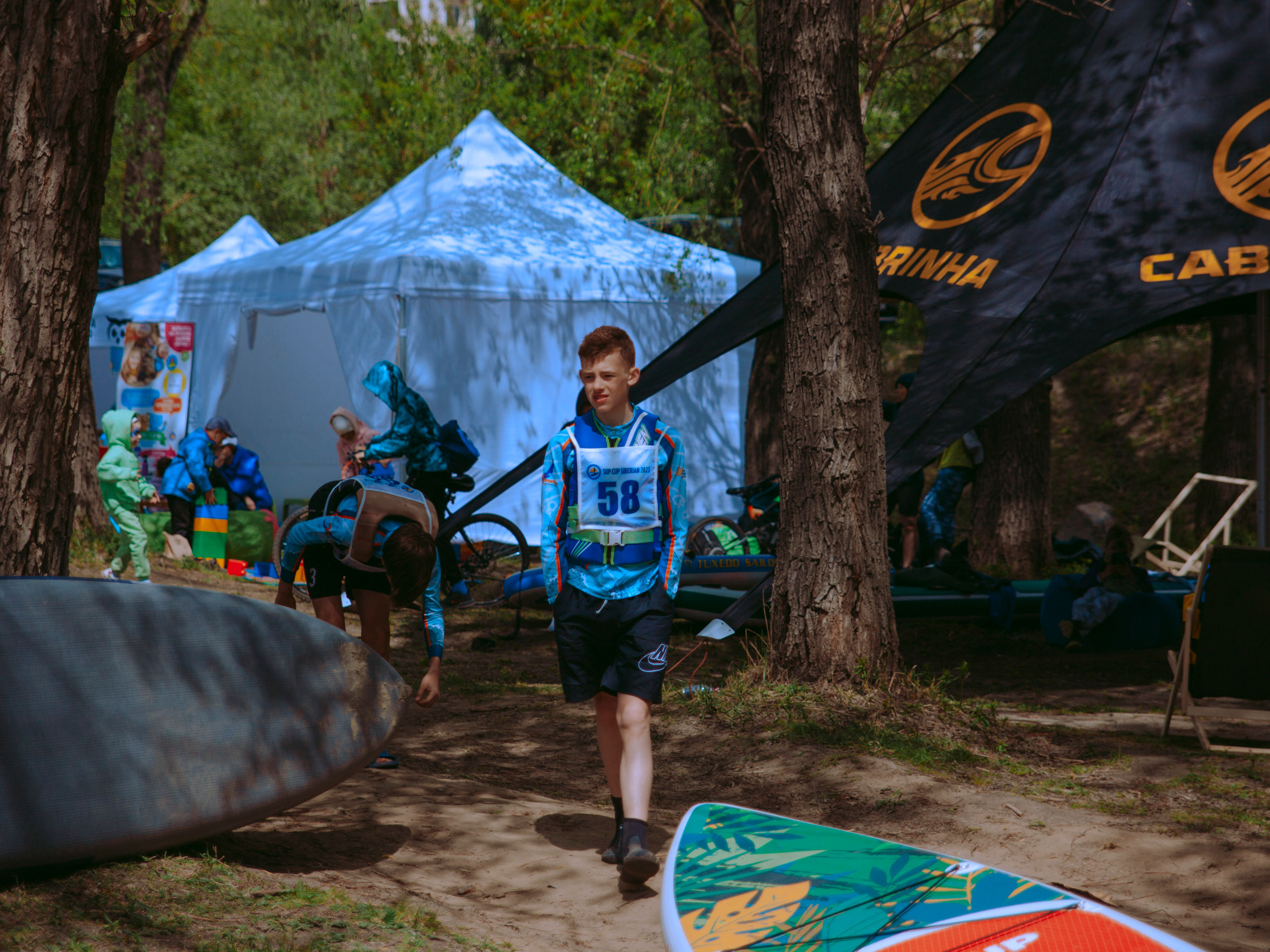 Соревнования и фестиваль по sup-серфингу в Новосибирске.