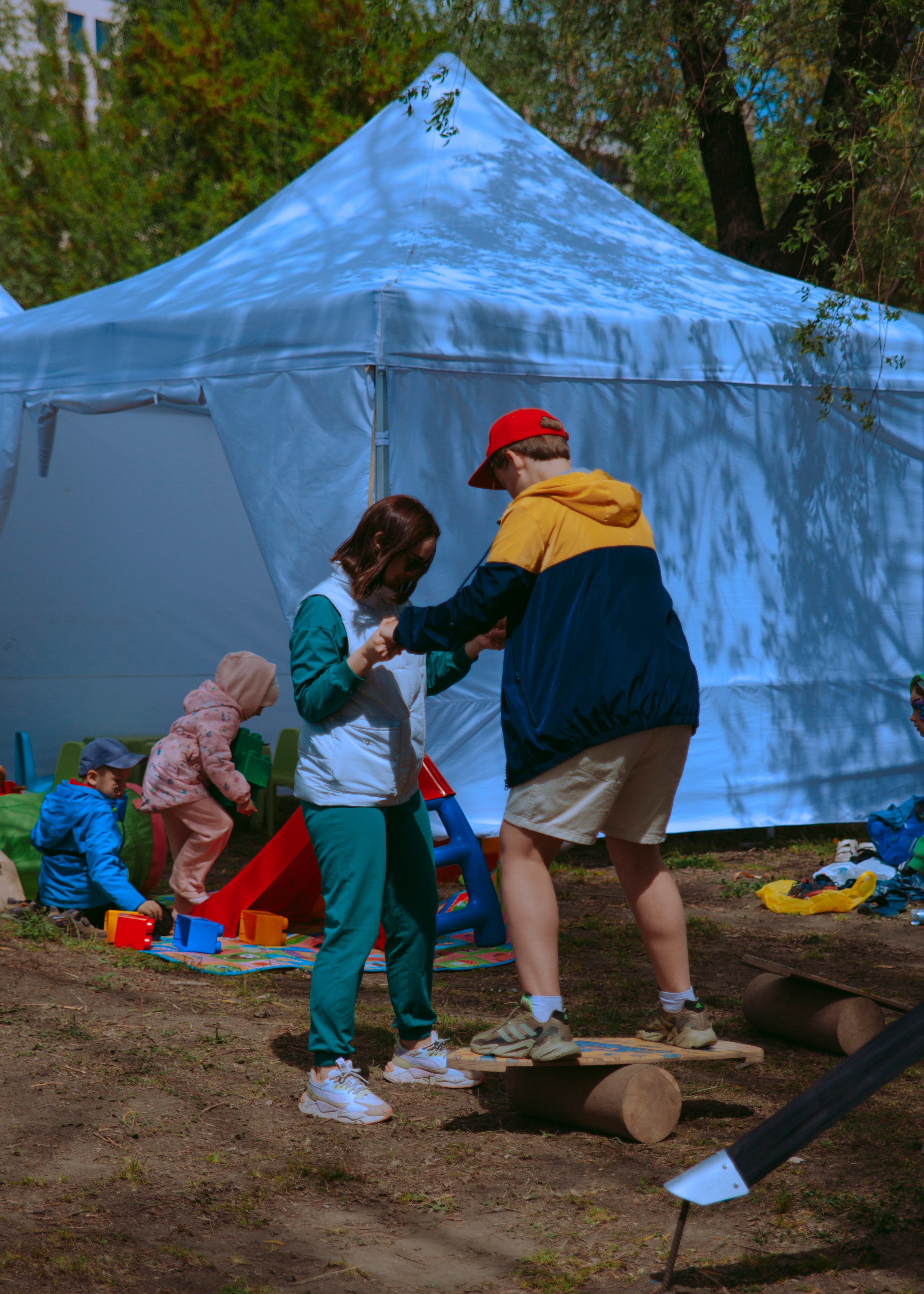 Соревнования и фестиваль по sup-серфингу в Новосибирске.
