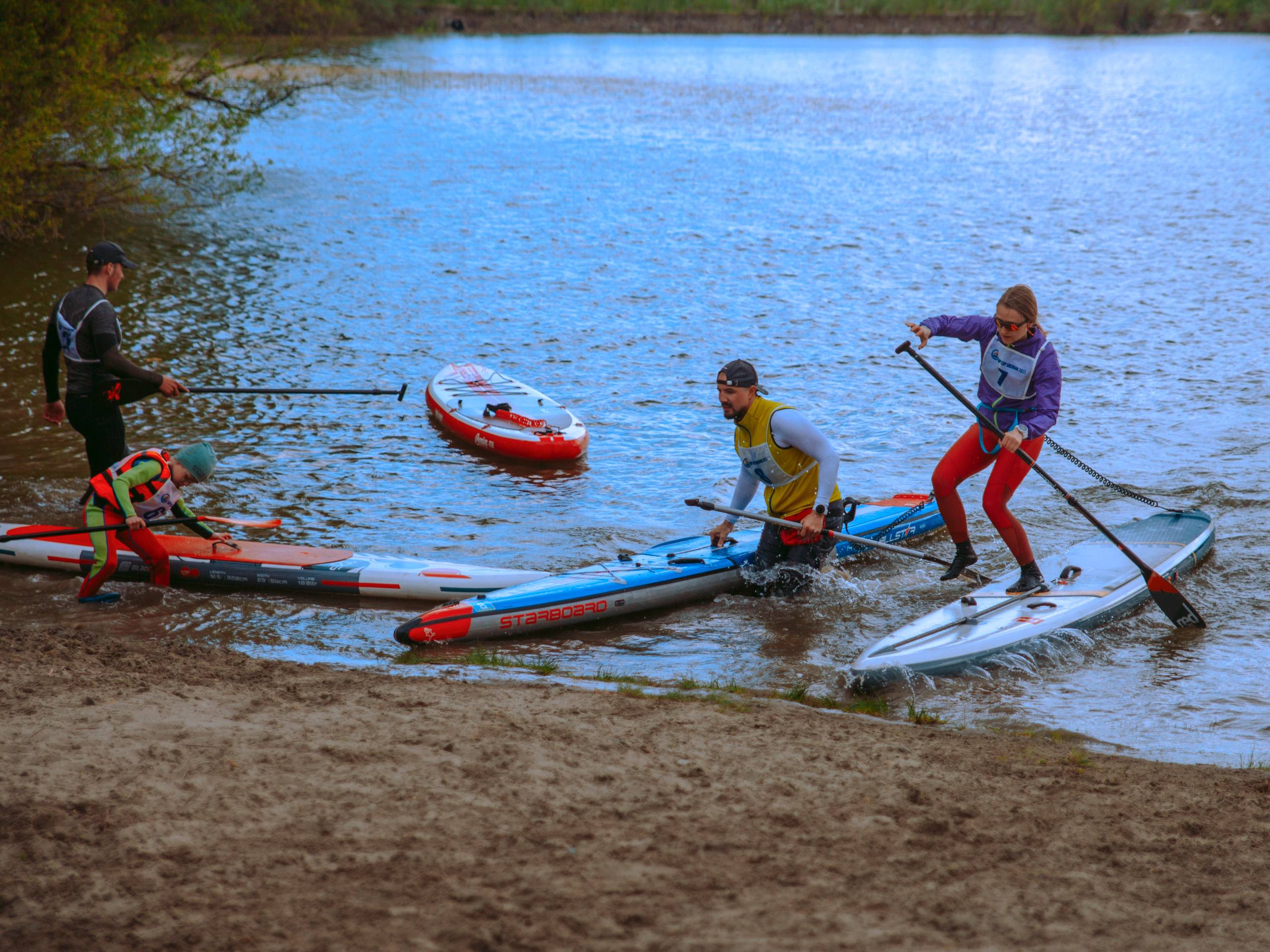 Соревнования по сап-серфингу в Новосибирске.