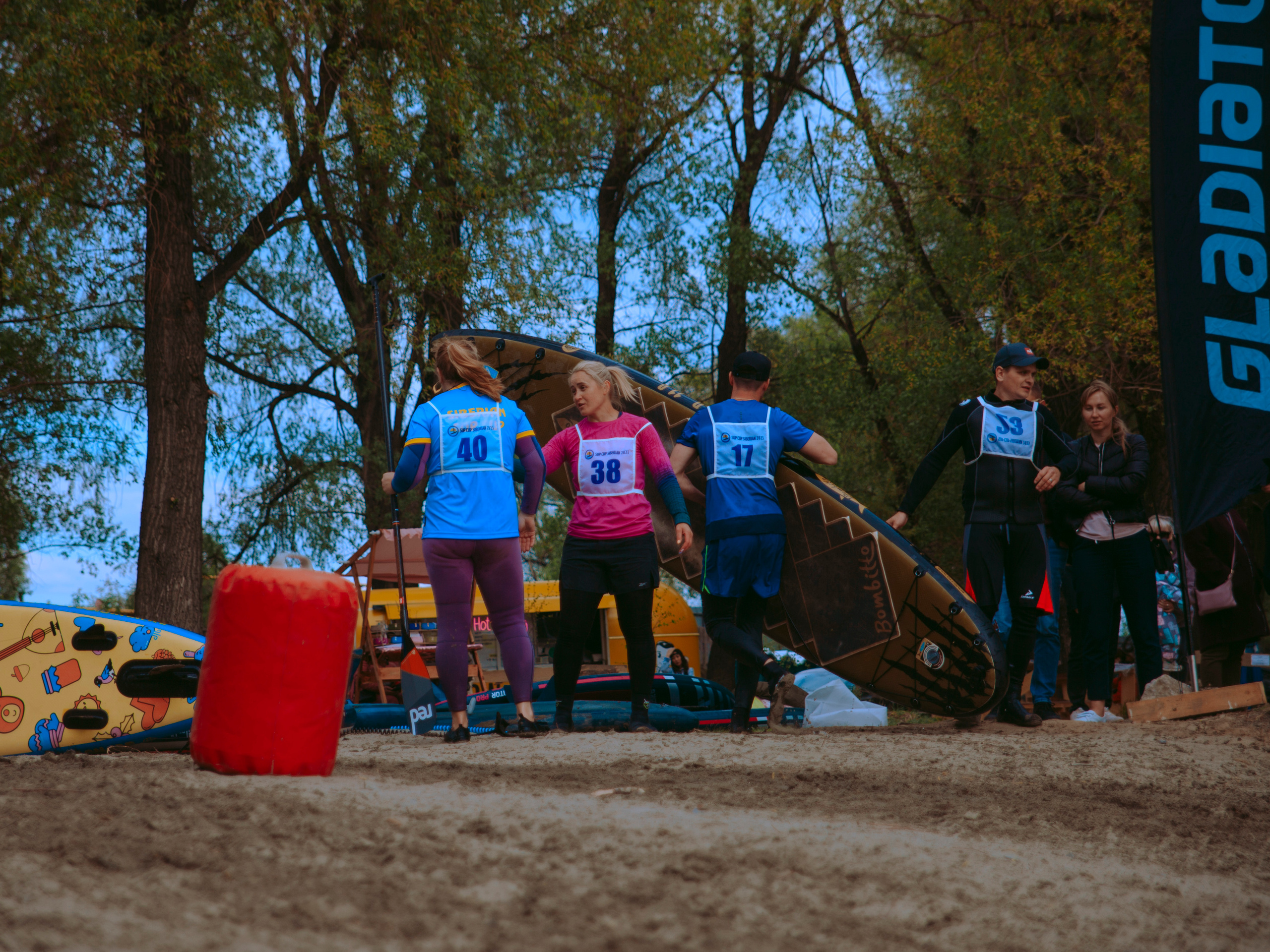 Соревнования по сап-серфингу в Новосибирске.