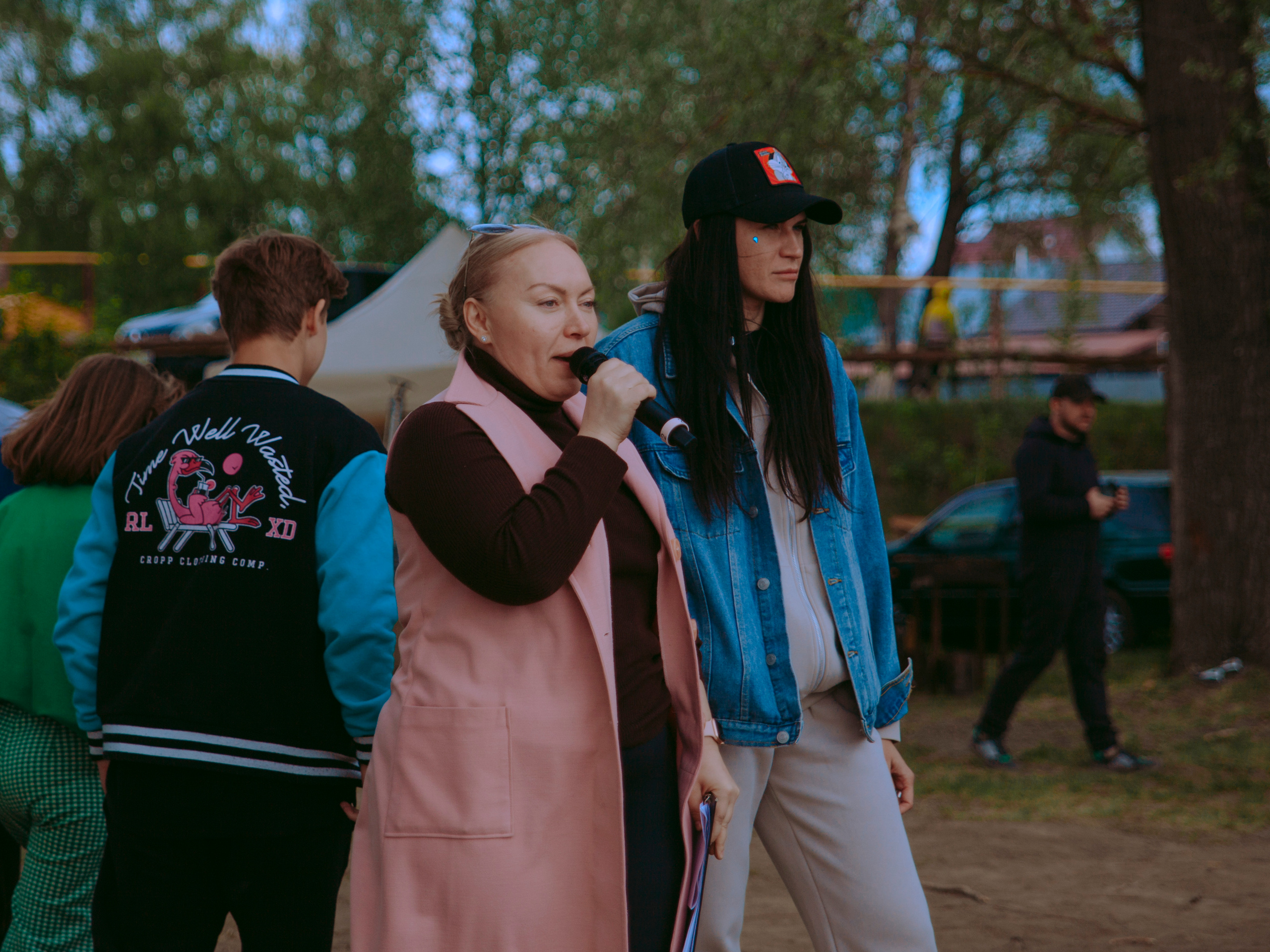 Массовый заплыв на соревнованиях по сапам в Новосибирске.