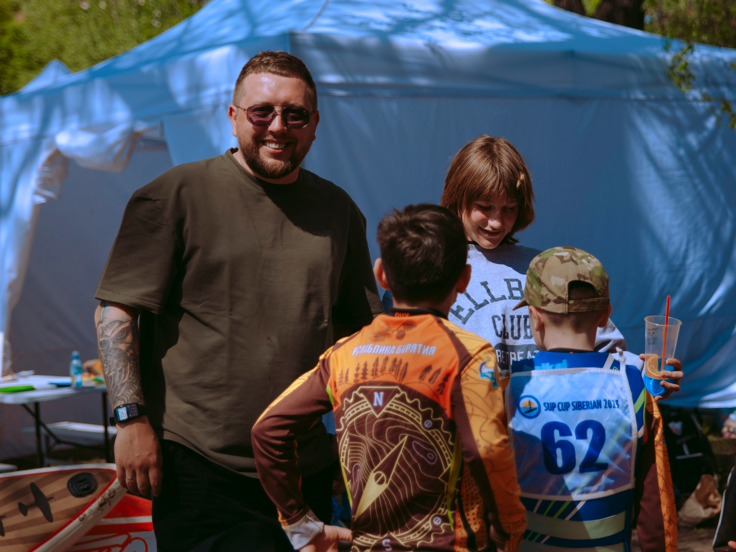 Соревнования и фестиваль по sup-серфингу в Новосибирске.