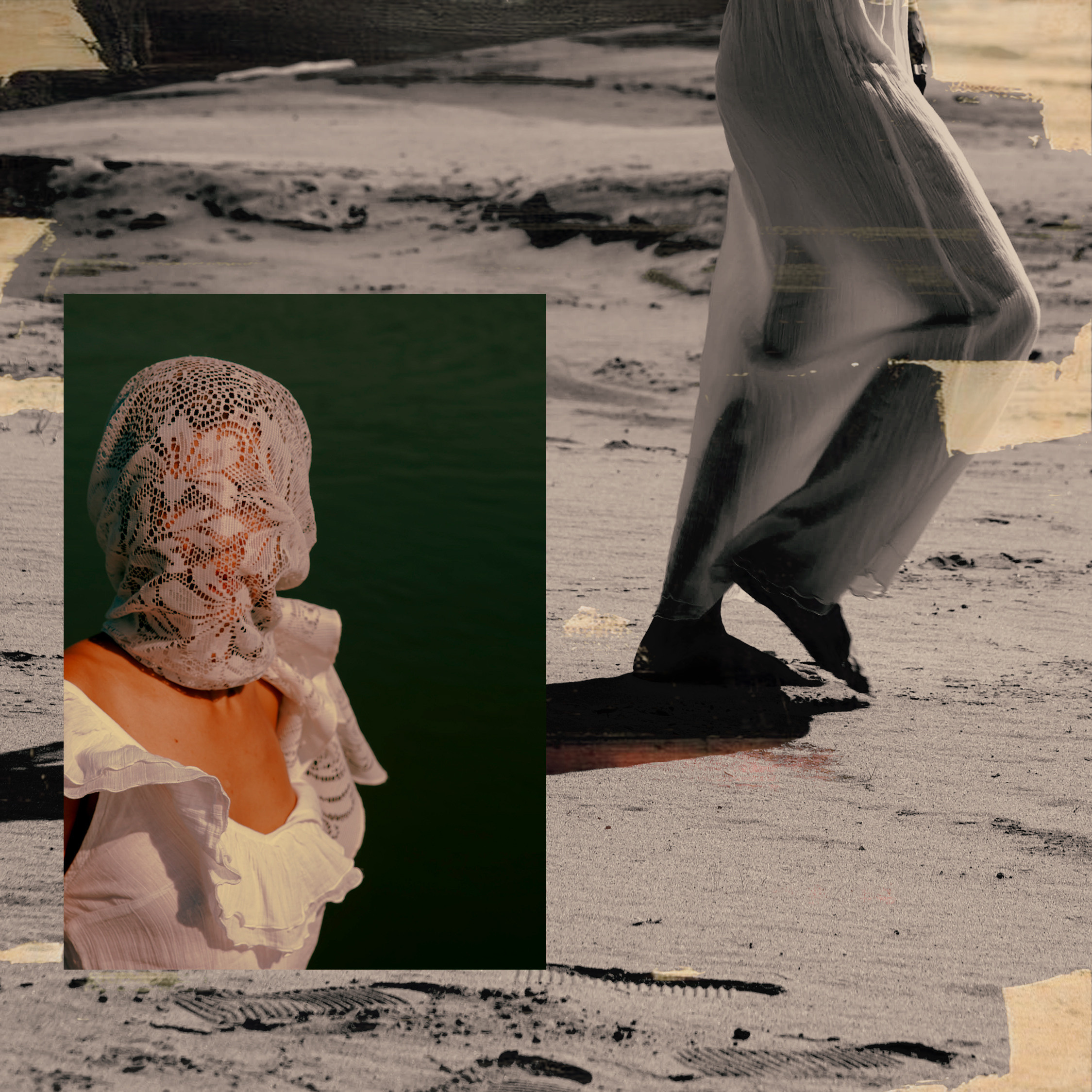 Девушка с кружевом на лице.