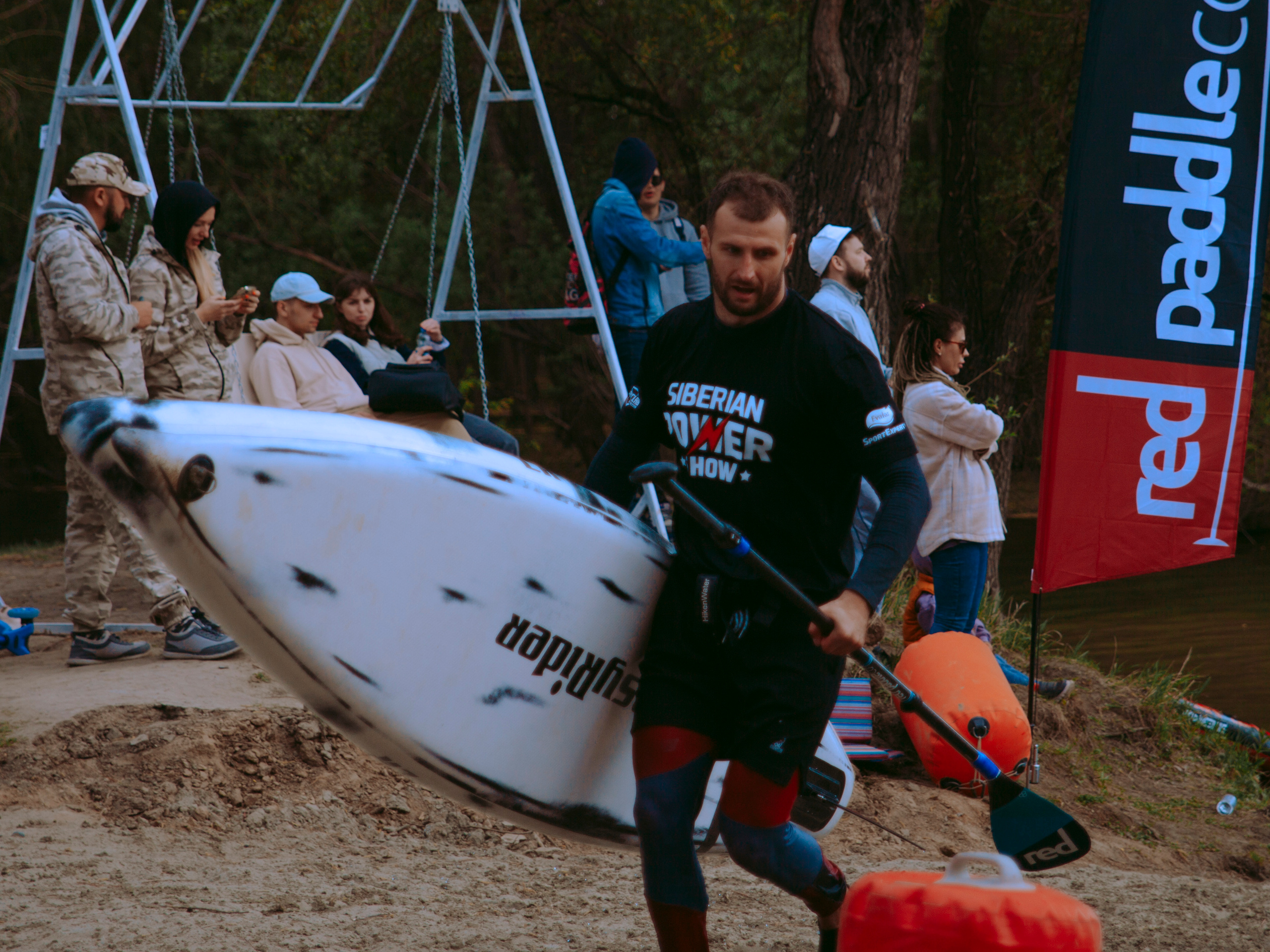 Соревнования по сап-серфингу в Новосибирске.