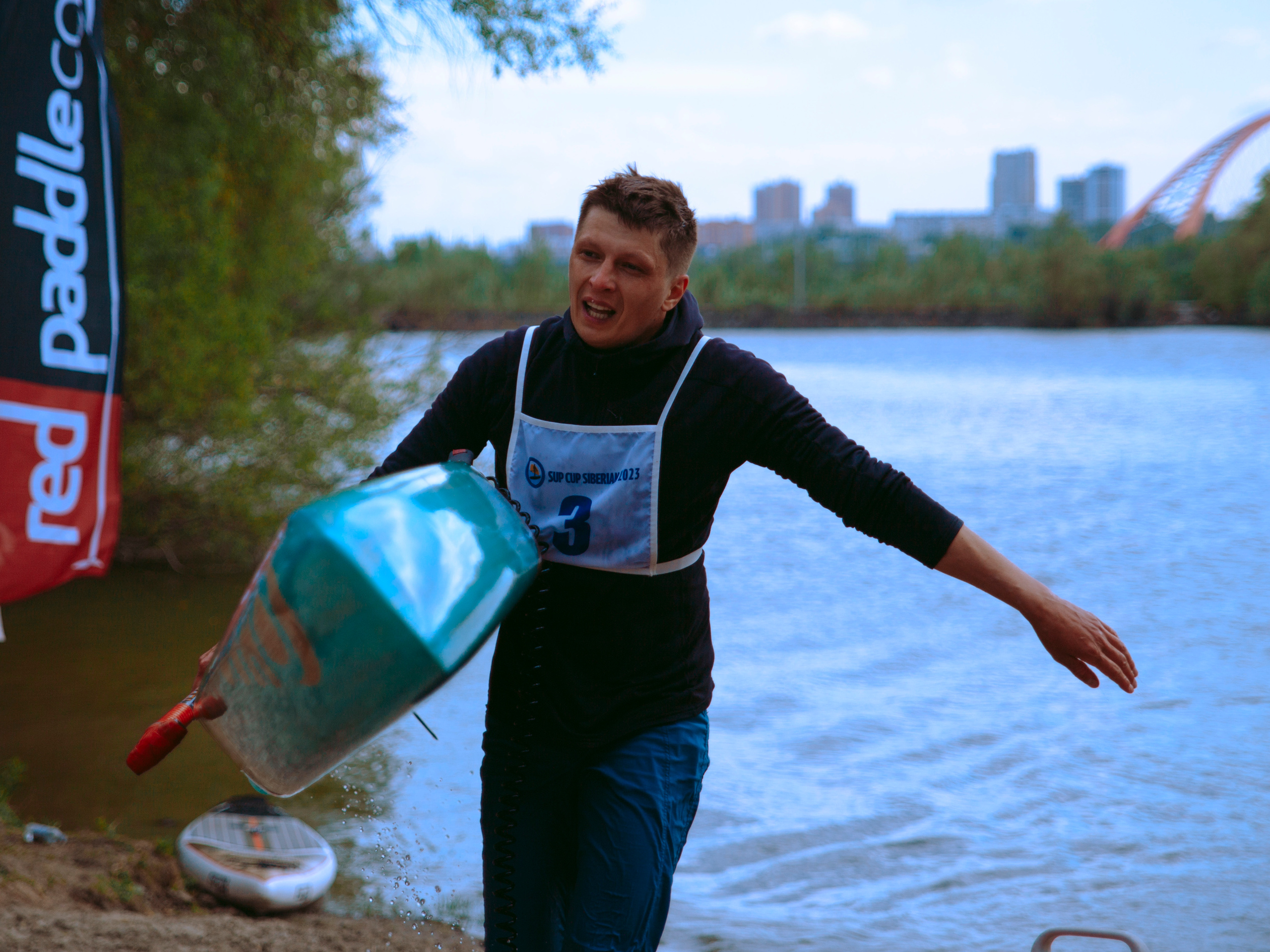 Соревнования по сап-серфингу в Новосибирске.