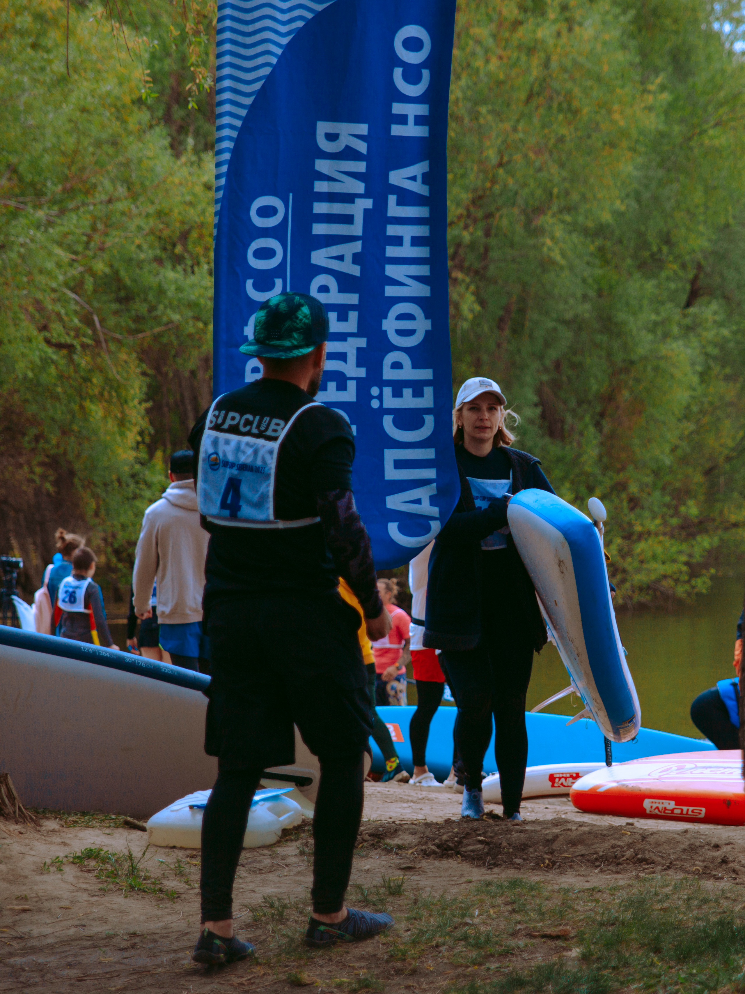 Соревнования и фестиваль по sup-серфингу в Новосибирске.