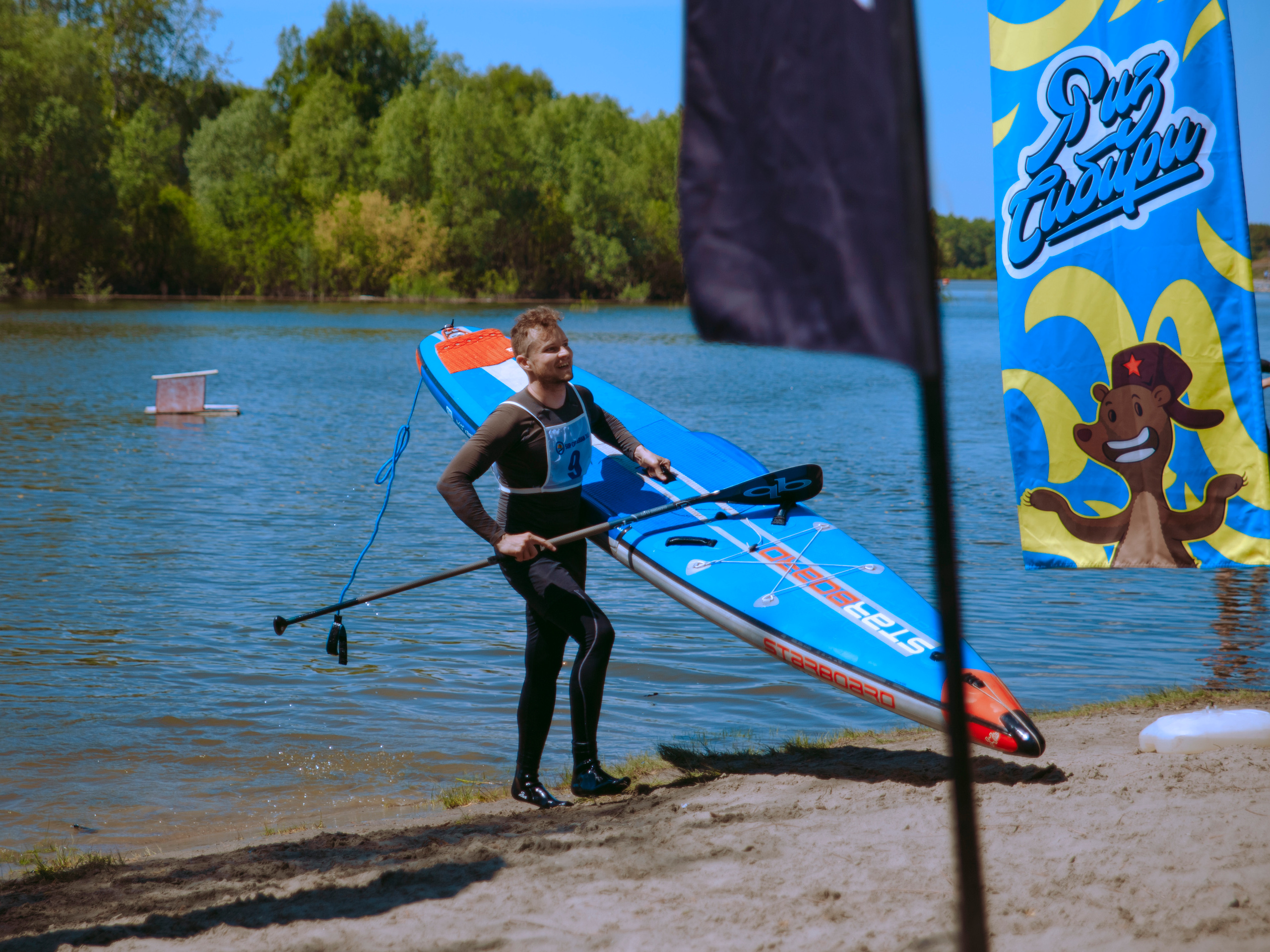 Соревнования и фестиваль по sup-серфингу в Новосибирске.
