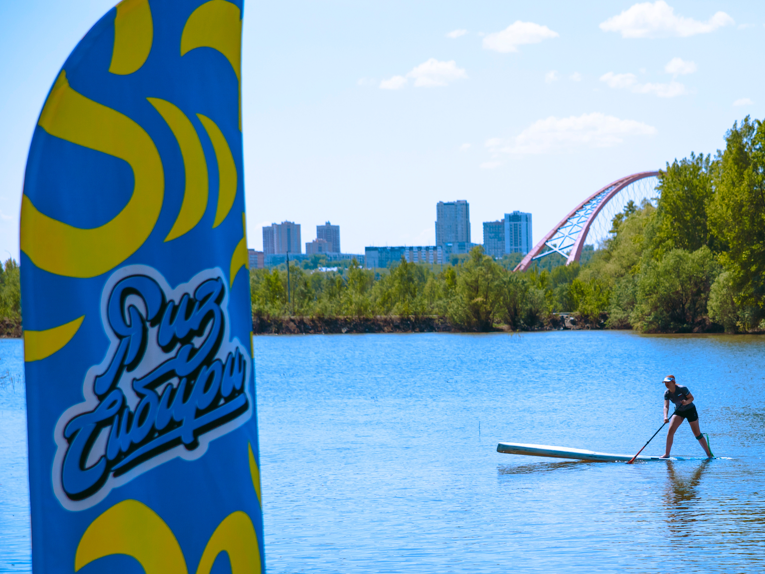 Соревнования и фестиваль по sup-серфингу в Новосибирске.