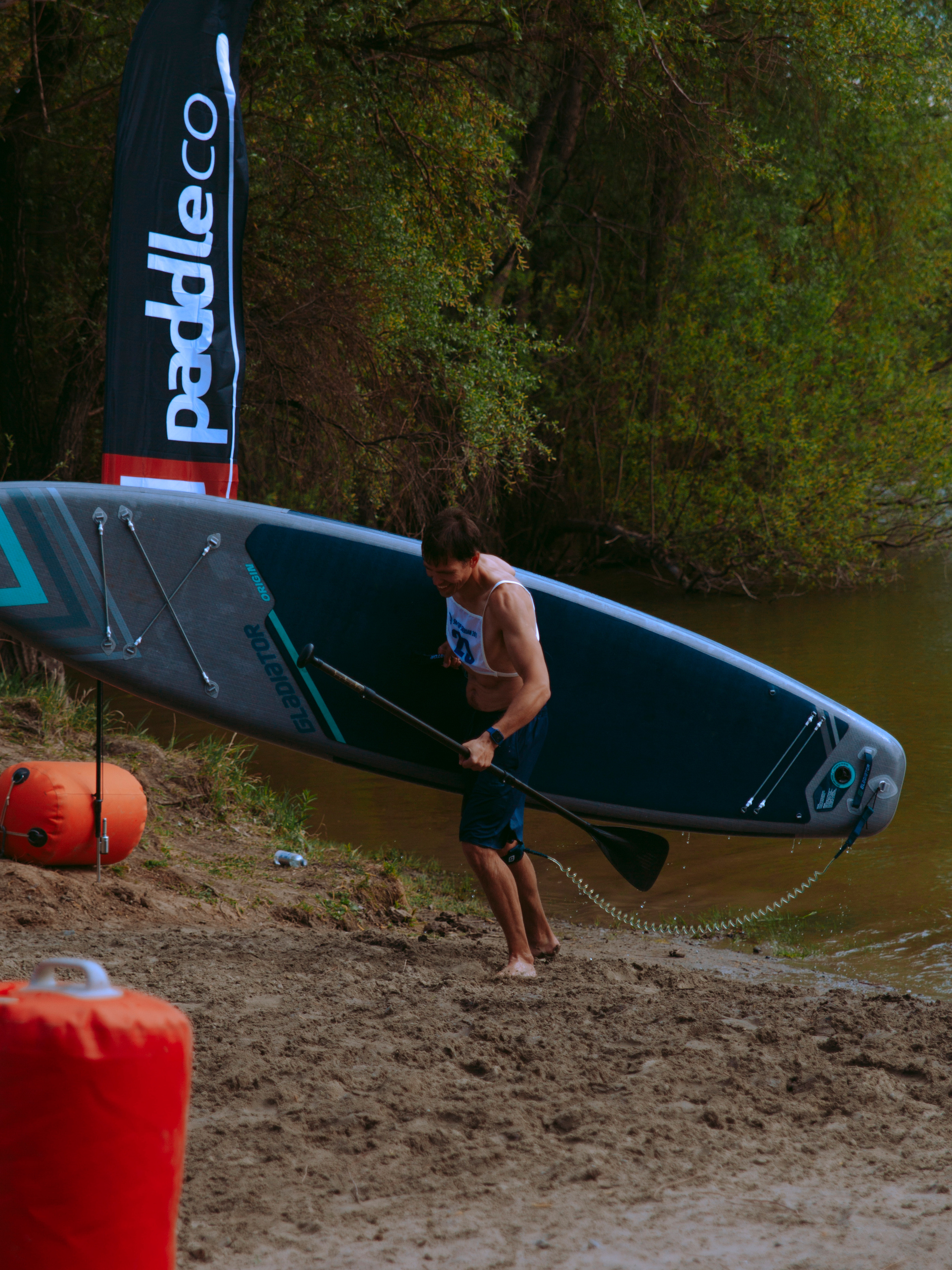 Соревнования по сап-серфингу в Новосибирске.