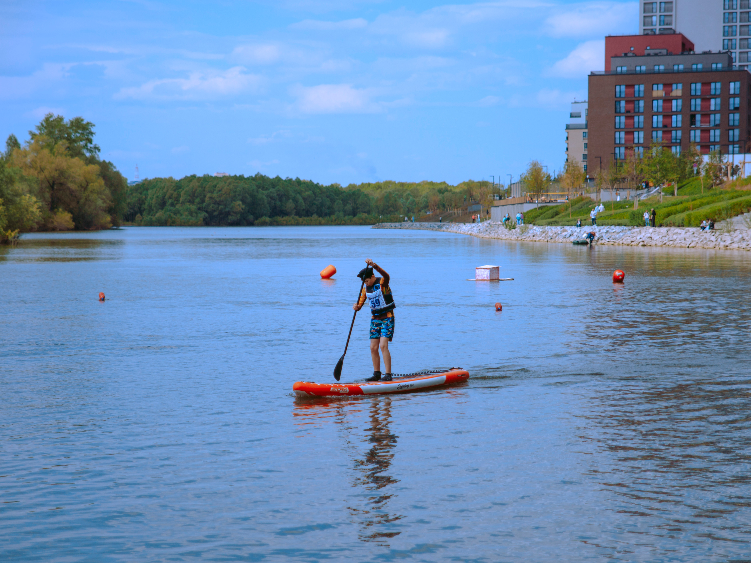 Соревнования и фестиваль по sup-серфингу в Новосибирске.