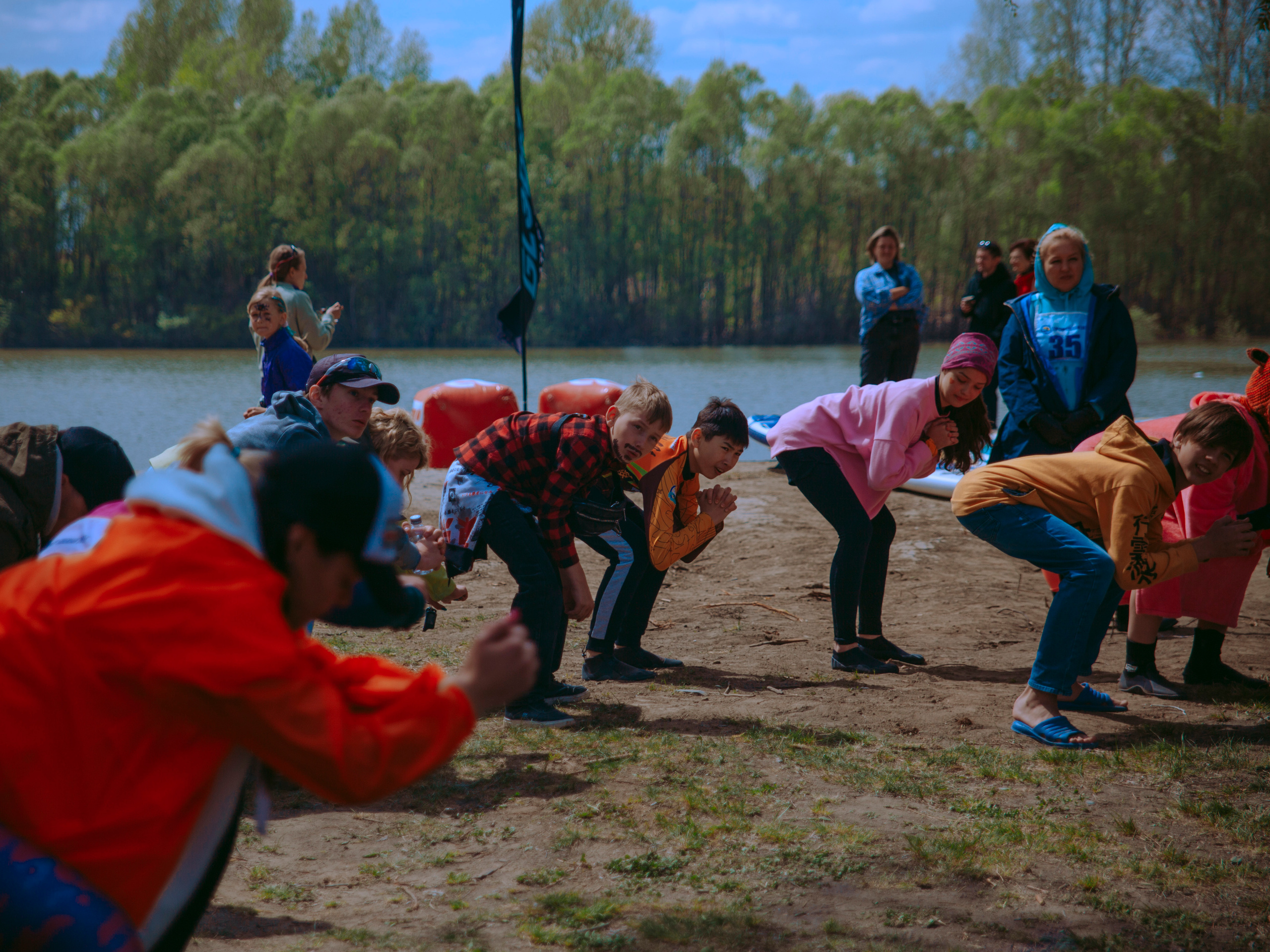 Тренировка на свежем воздухе для детей и взрослых на фестивале по сап-серфингу в Новосибирске.