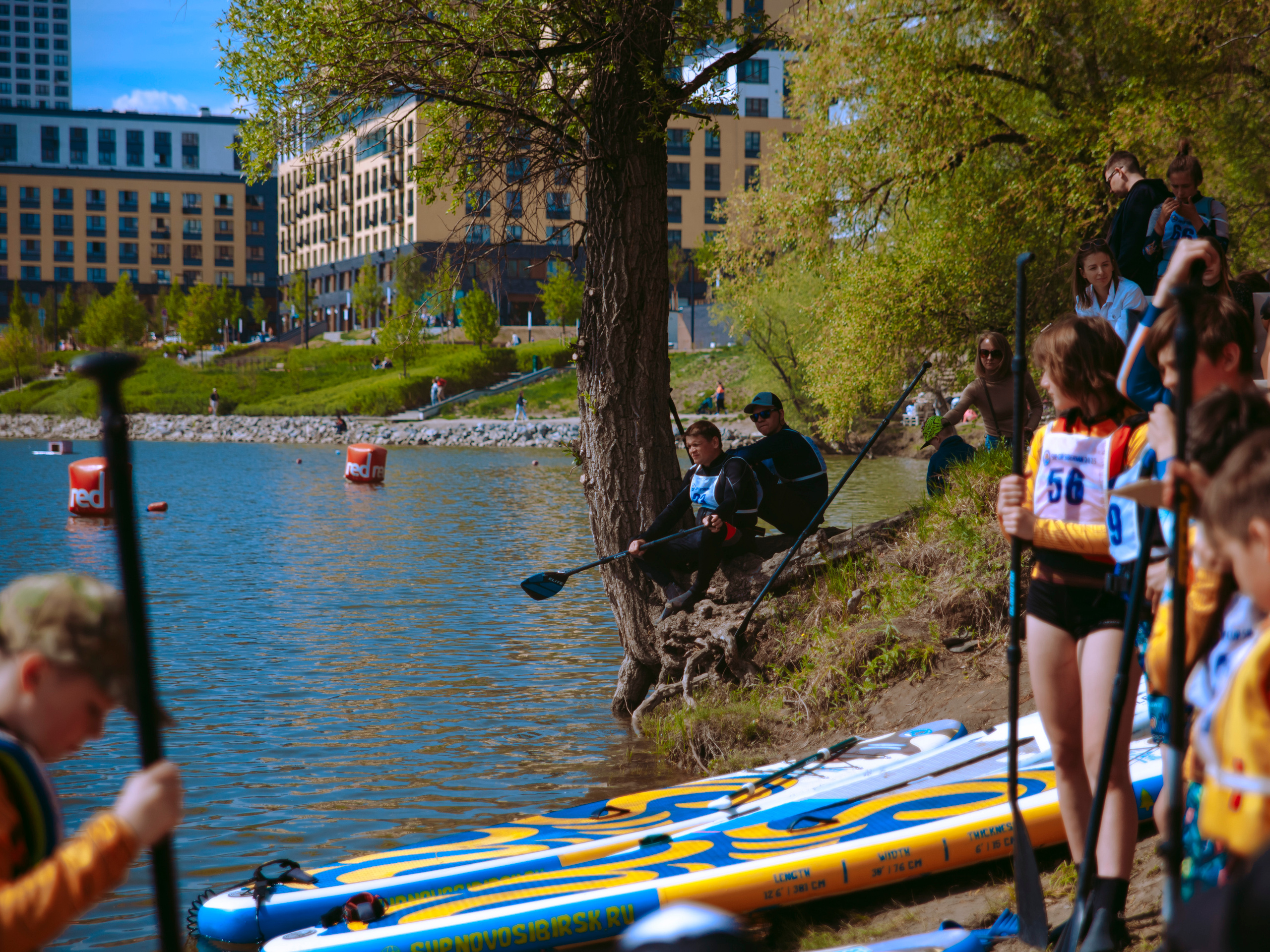 Соревнования и фестиваль по sup-серфингу в Новосибирске.