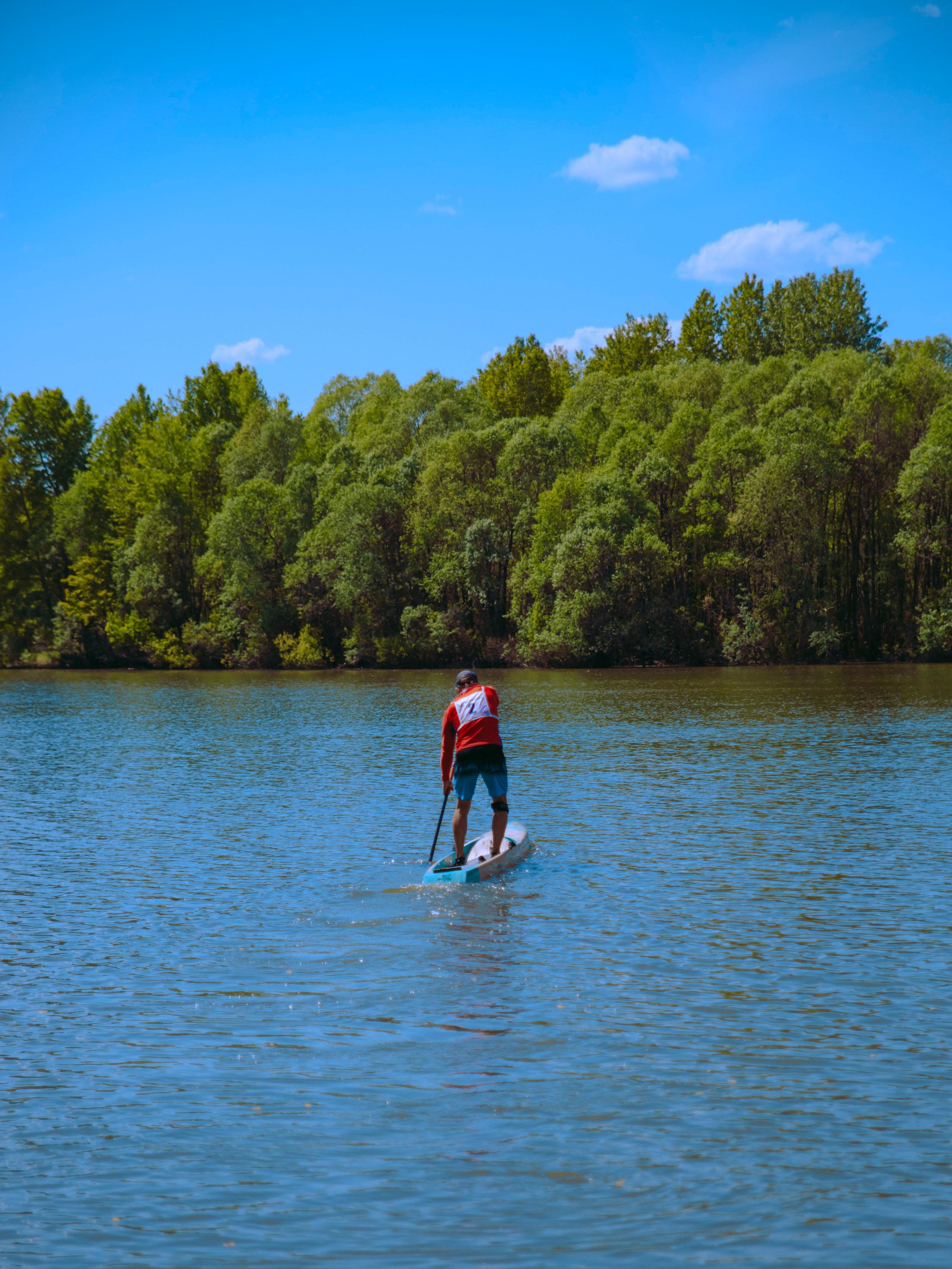 Соревнования и фестиваль по sup-серфингу в Новосибирске.