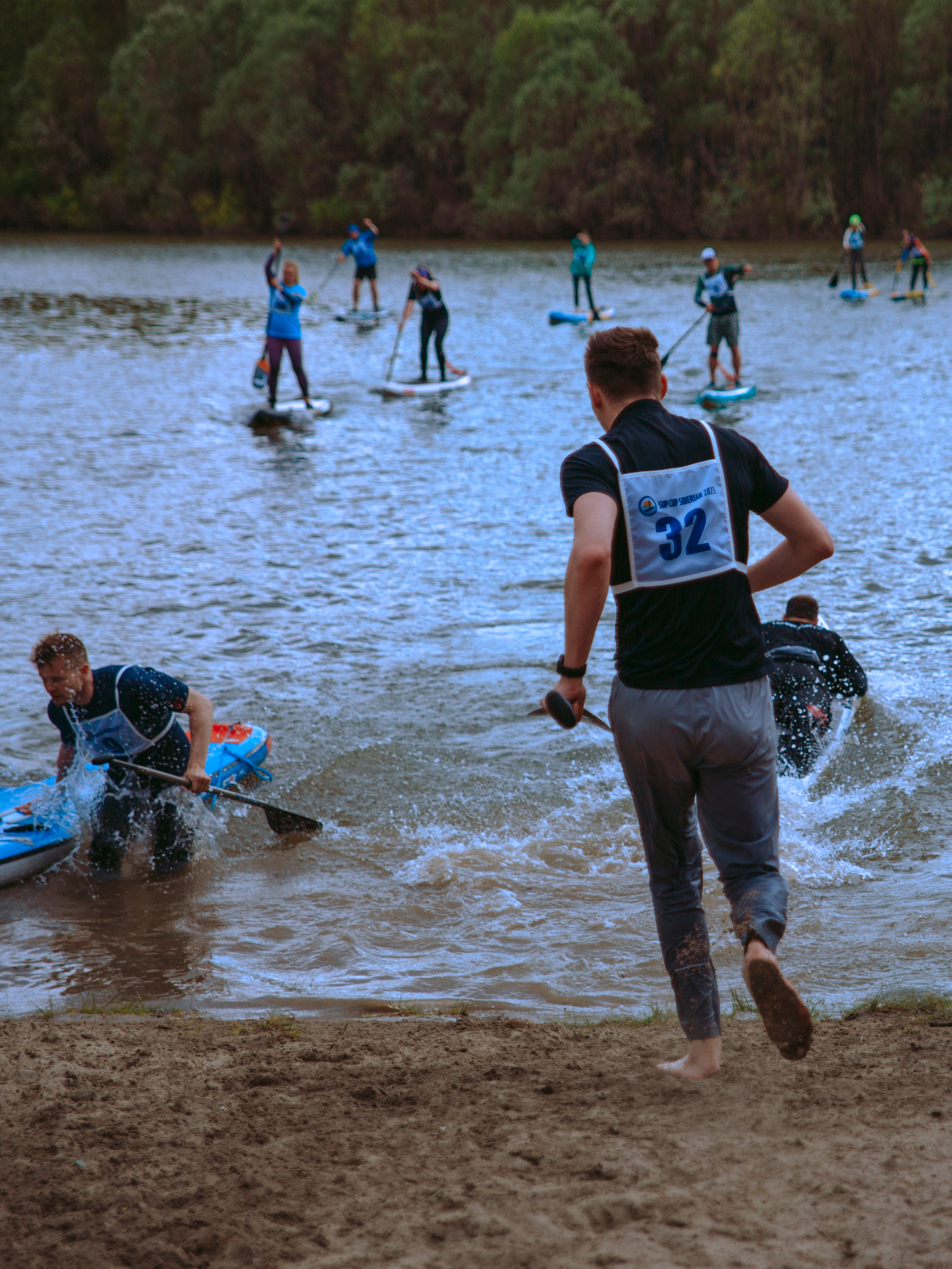 Соревнования по сап-серфингу в Новосибирске.