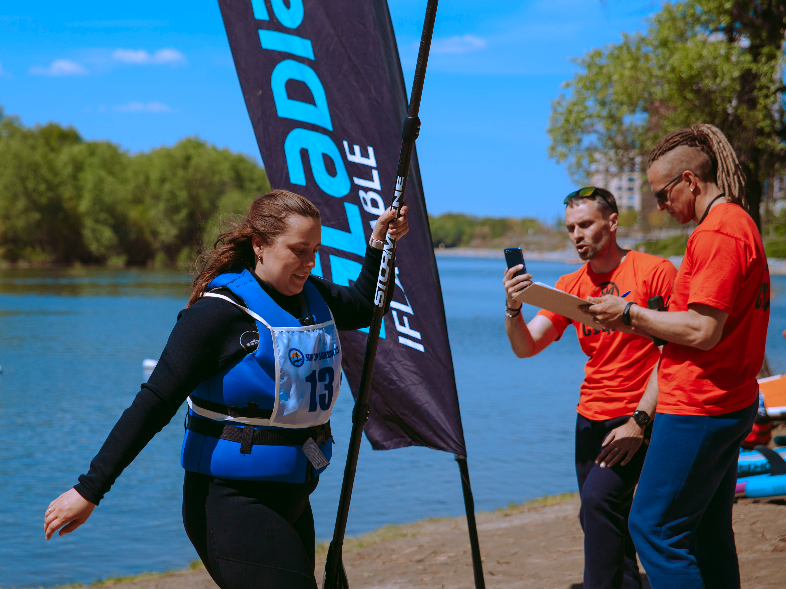 Соревнования и фестиваль по sup-серфингу в Новосибирске.