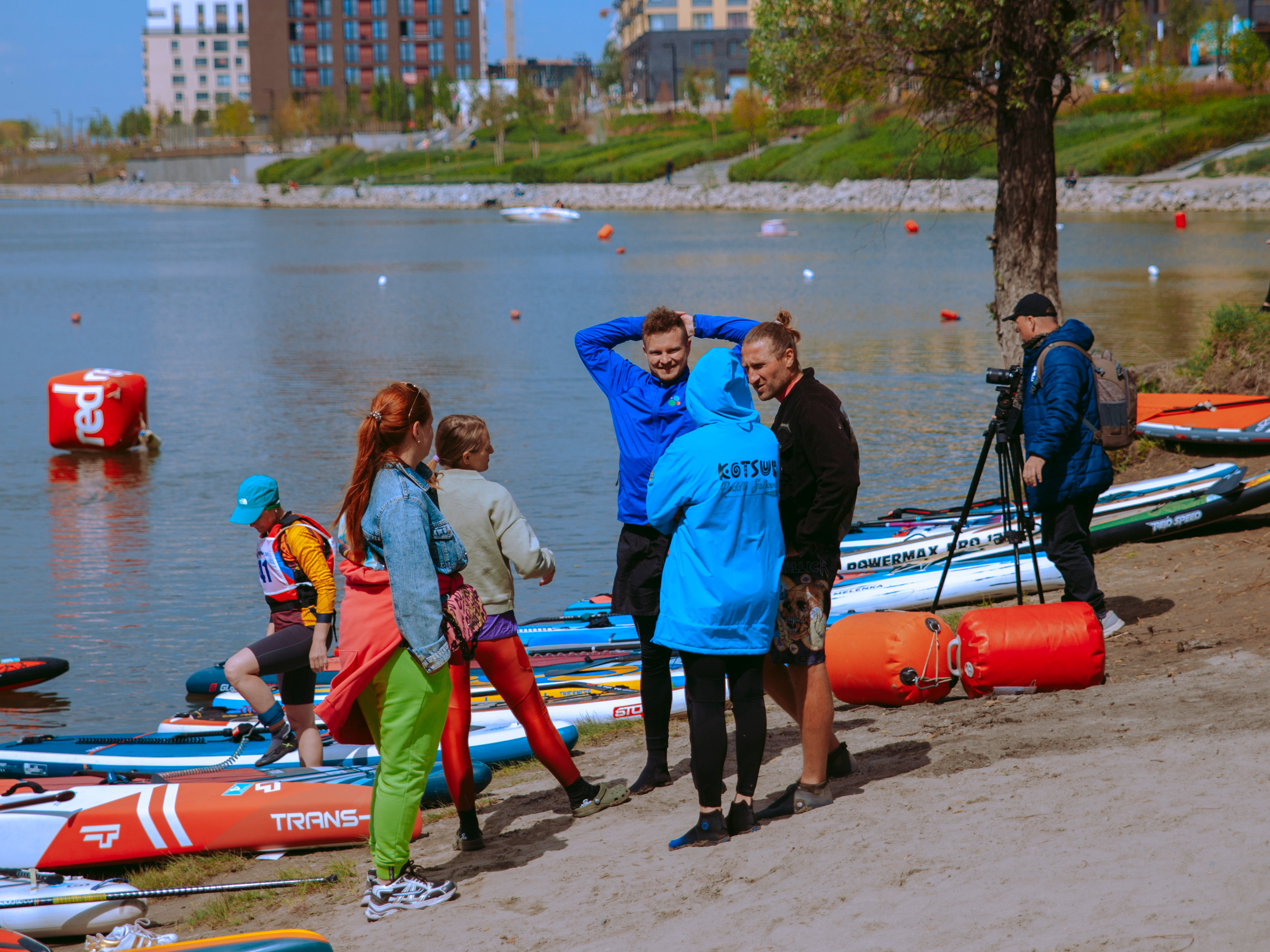 Соревнования и фестиваль по sup-серфингу в Новосибирске.
