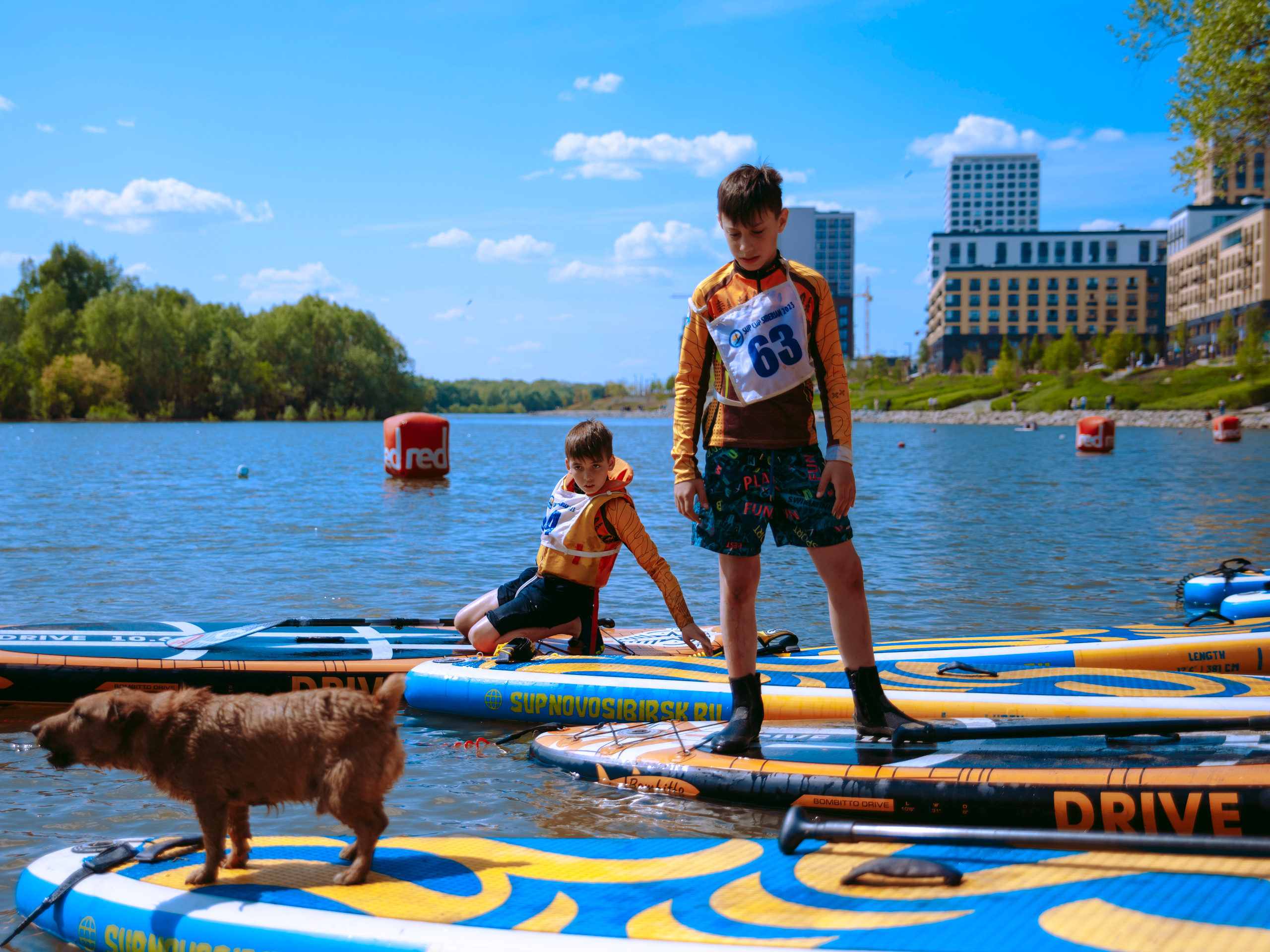 Соревнования и фестиваль по sup-серфингу в Новосибирске.