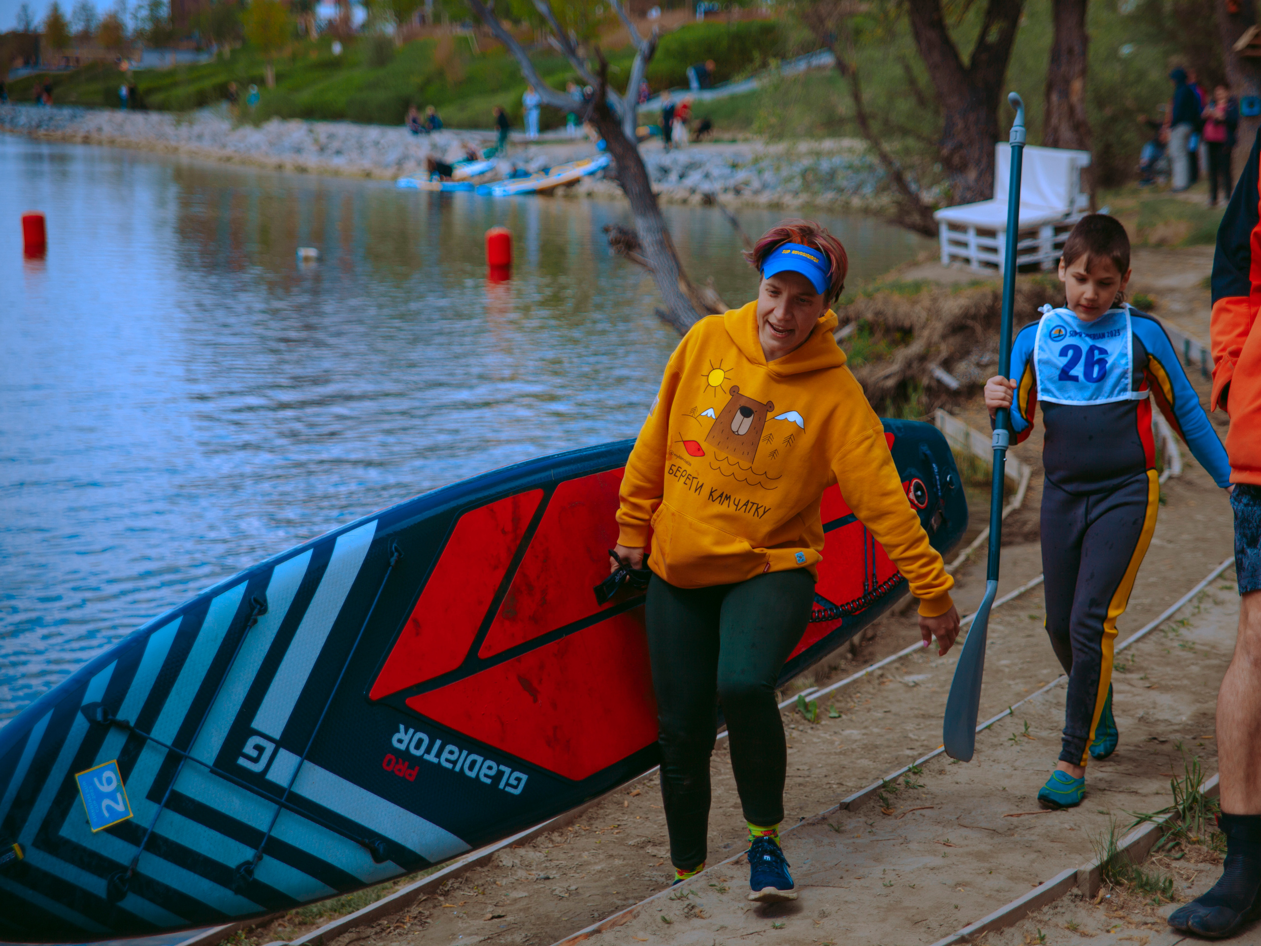 Соревнования и фестиваль по sup-серфингу в Новосибирске.