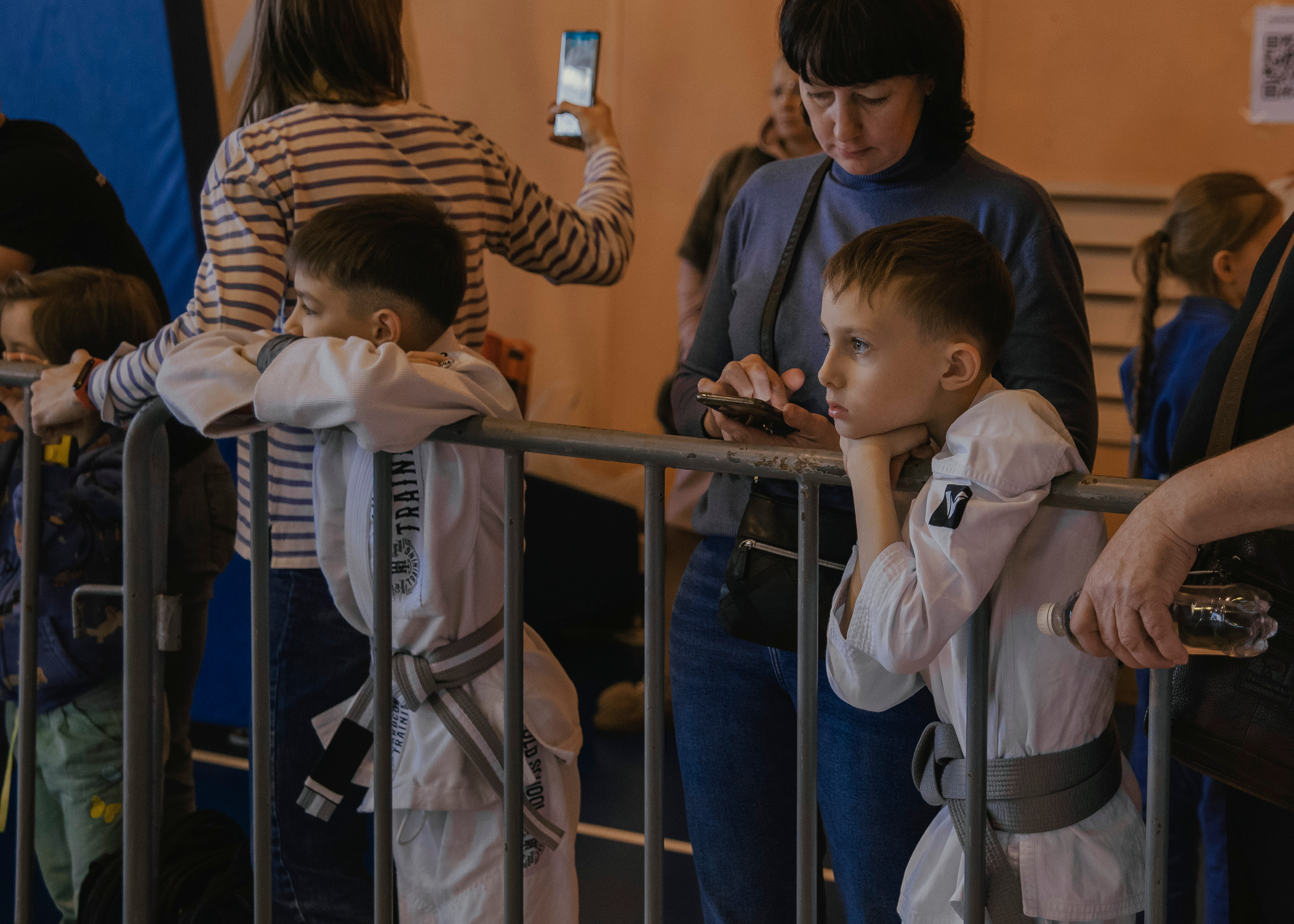 Болельщики на детском турнире по джиу-джитсу.