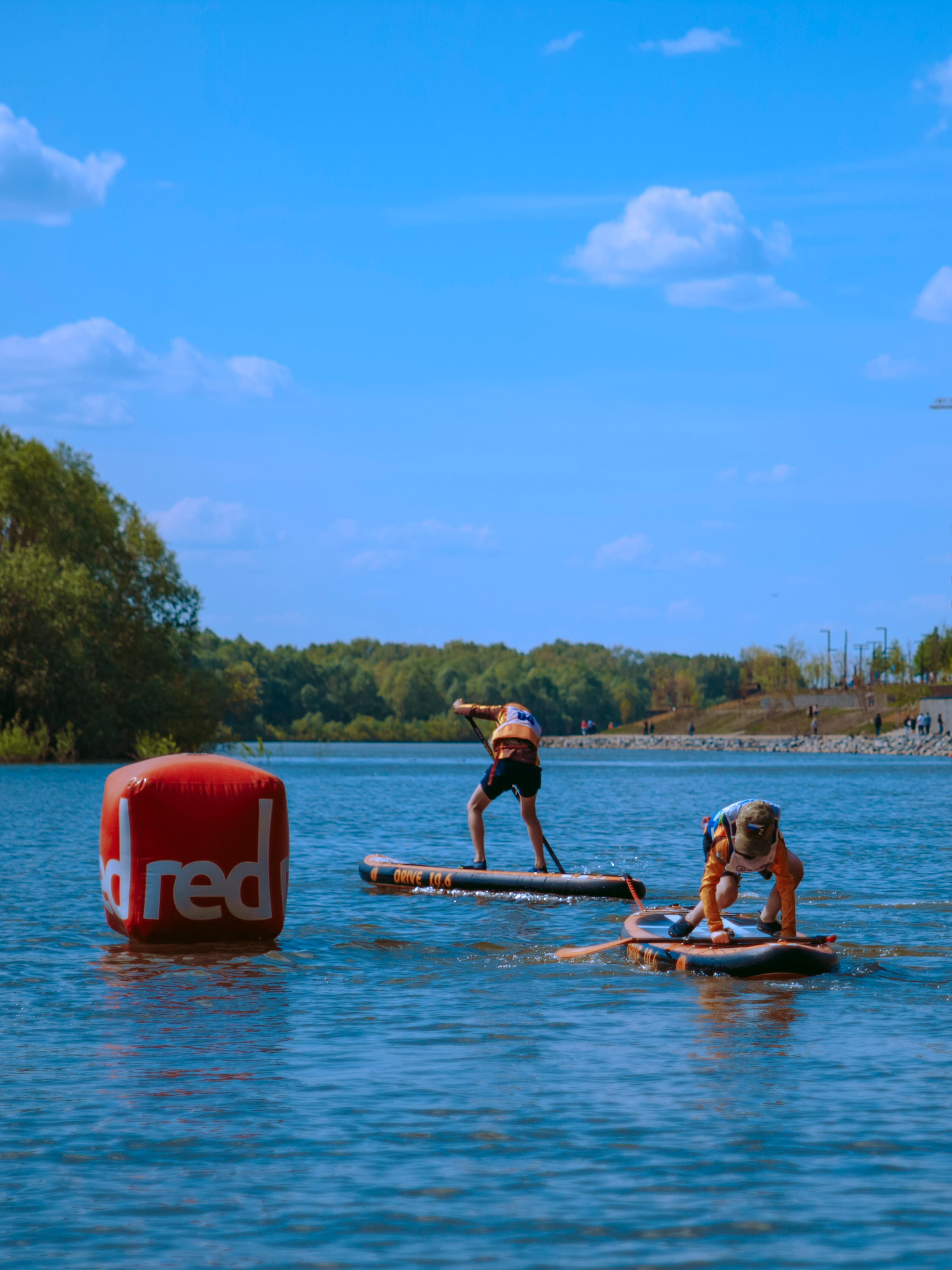 Соревнования и фестиваль по sup-серфингу в Новосибирске.