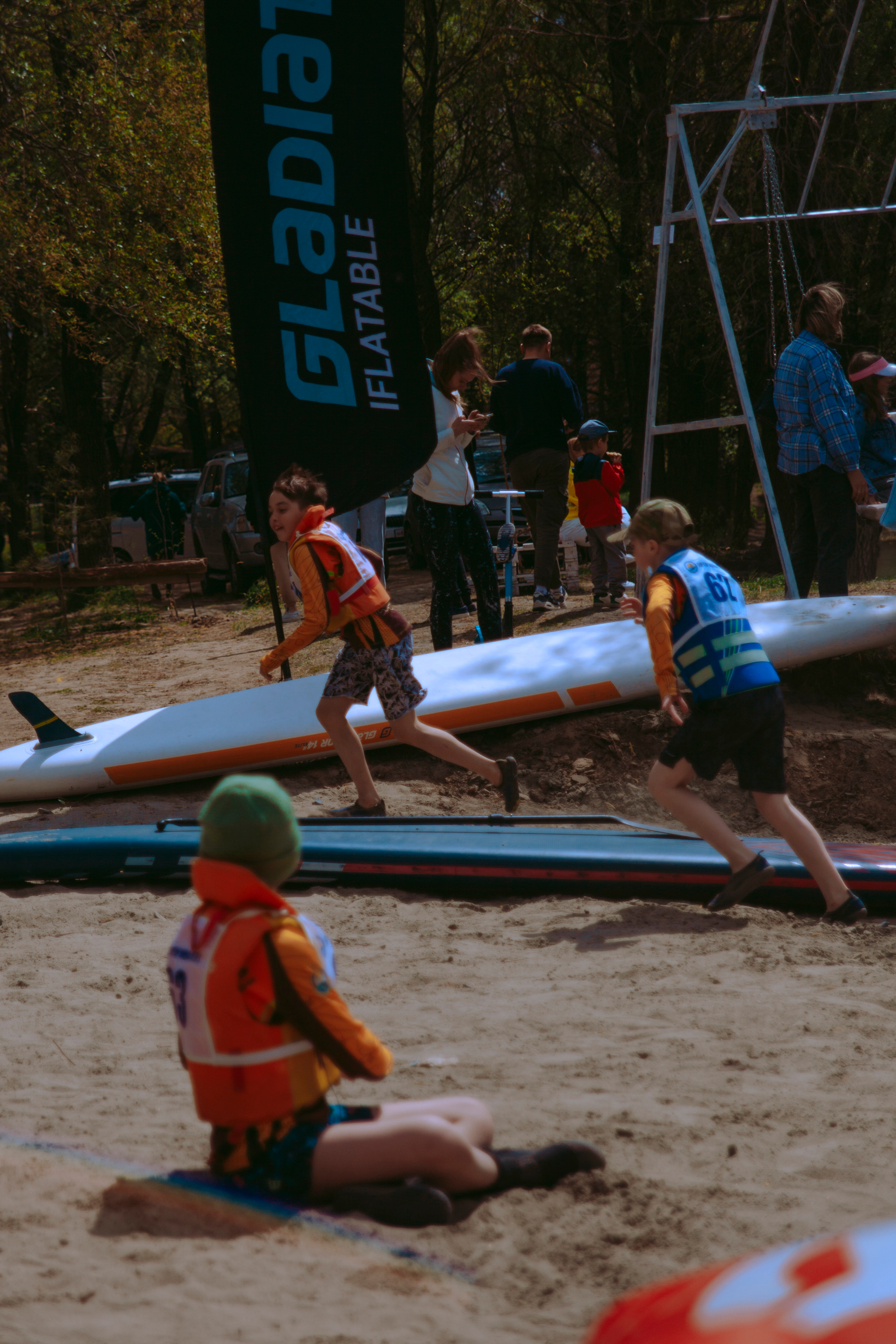 Соревнования и фестиваль по sup-серфингу в Новосибирске.