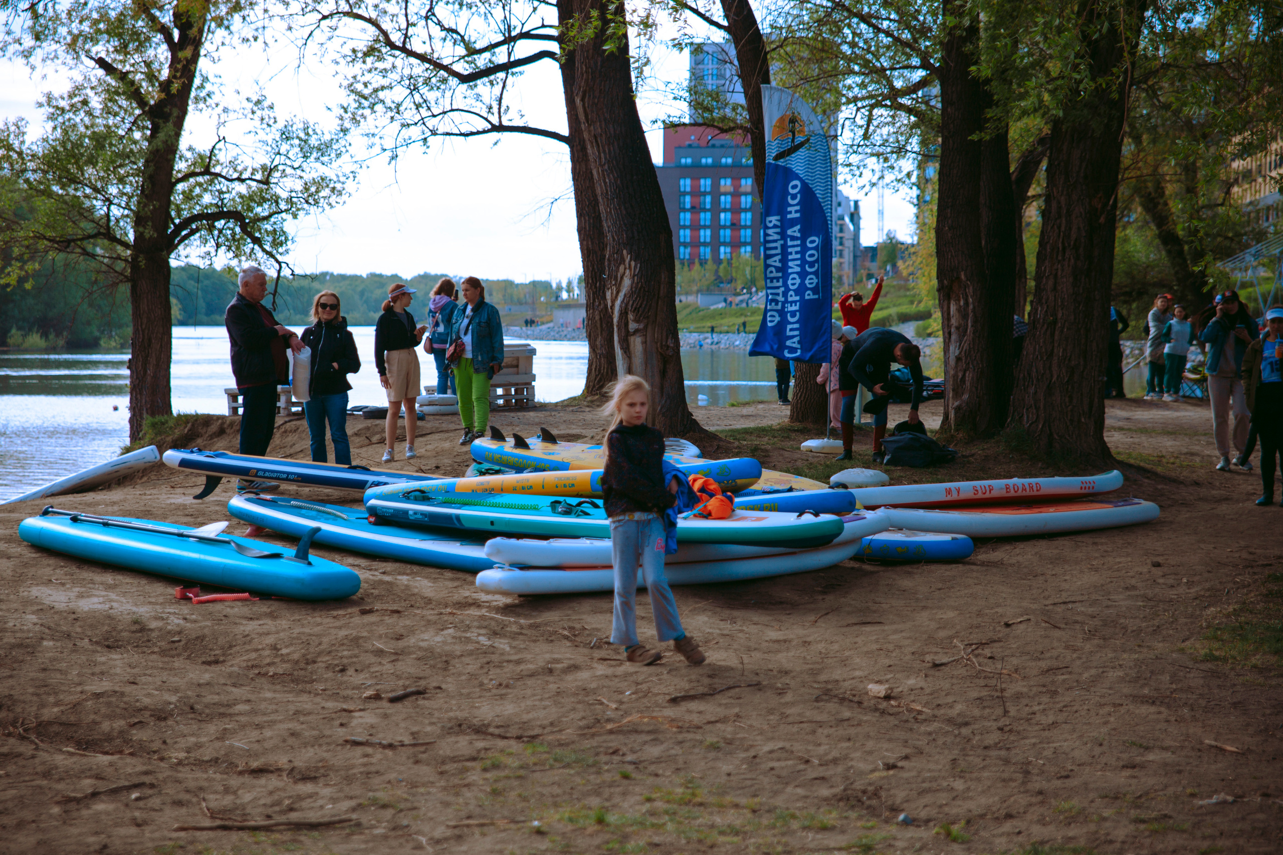 Соревнования по сап-серфингу в Новосибирске.