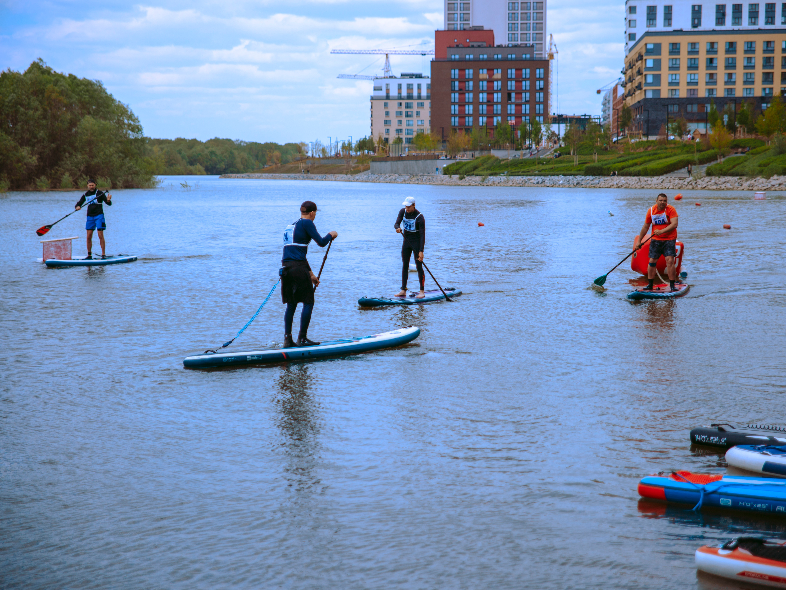 Соревнования и фестиваль по sup-серфингу в Новосибирске.
