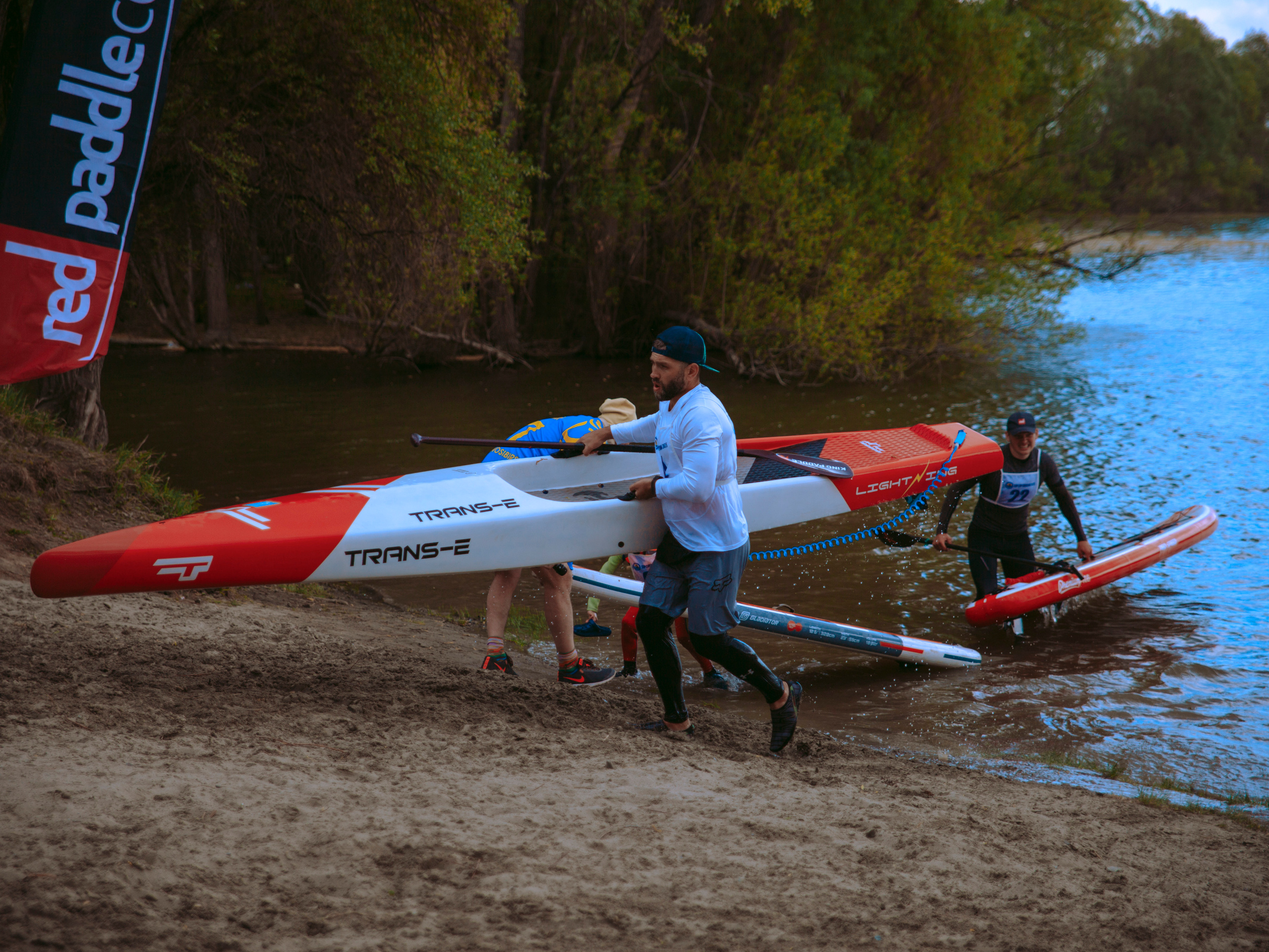 Соревнования по сап-серфингу в Новосибирске.