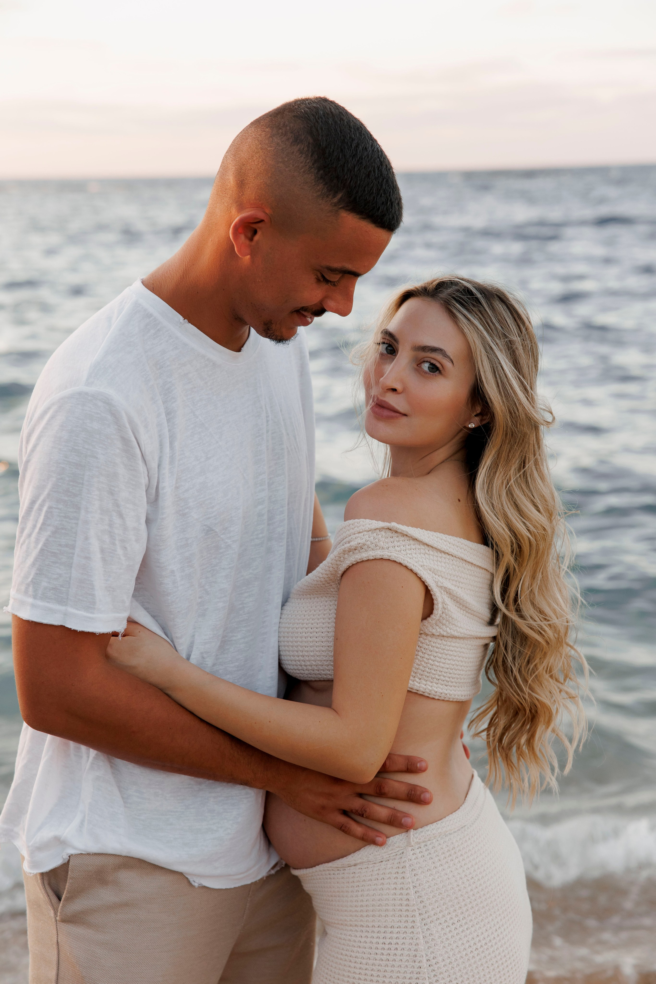 Pregnancy photoshoot near the sea. Wedding and family photographer
