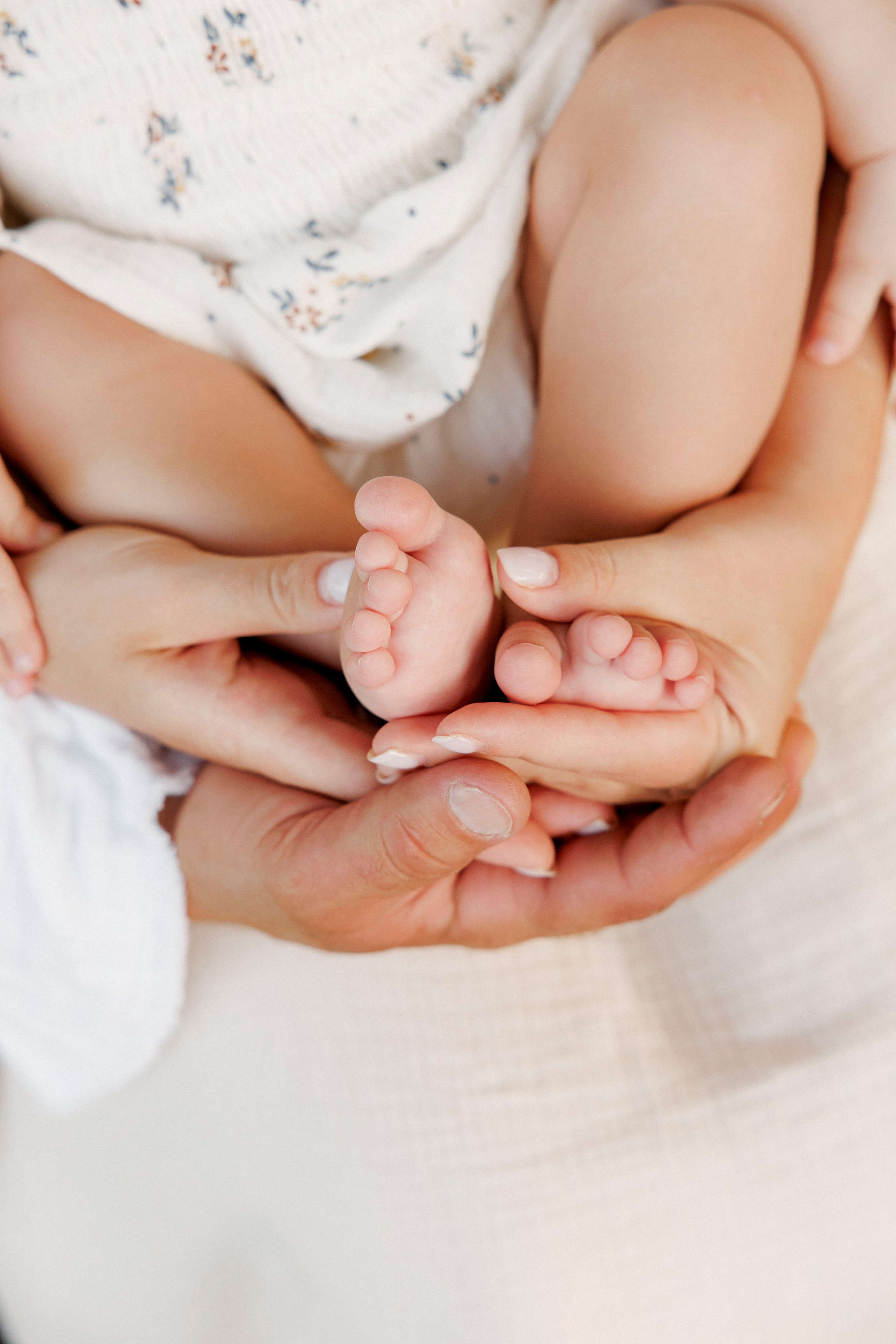 Family photoshoot inside the park. Главная
