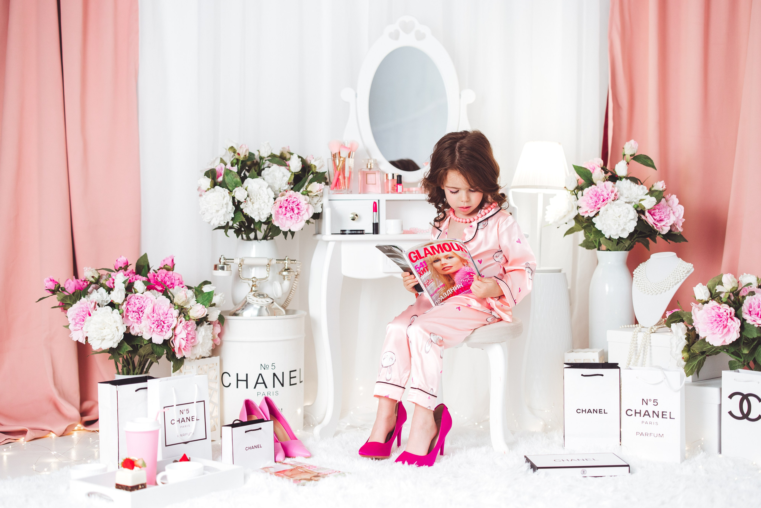 Фотосессия для девочек в стиле «Шанель». Семейный и детский фотограф в Краснодаре Анна Трашкова