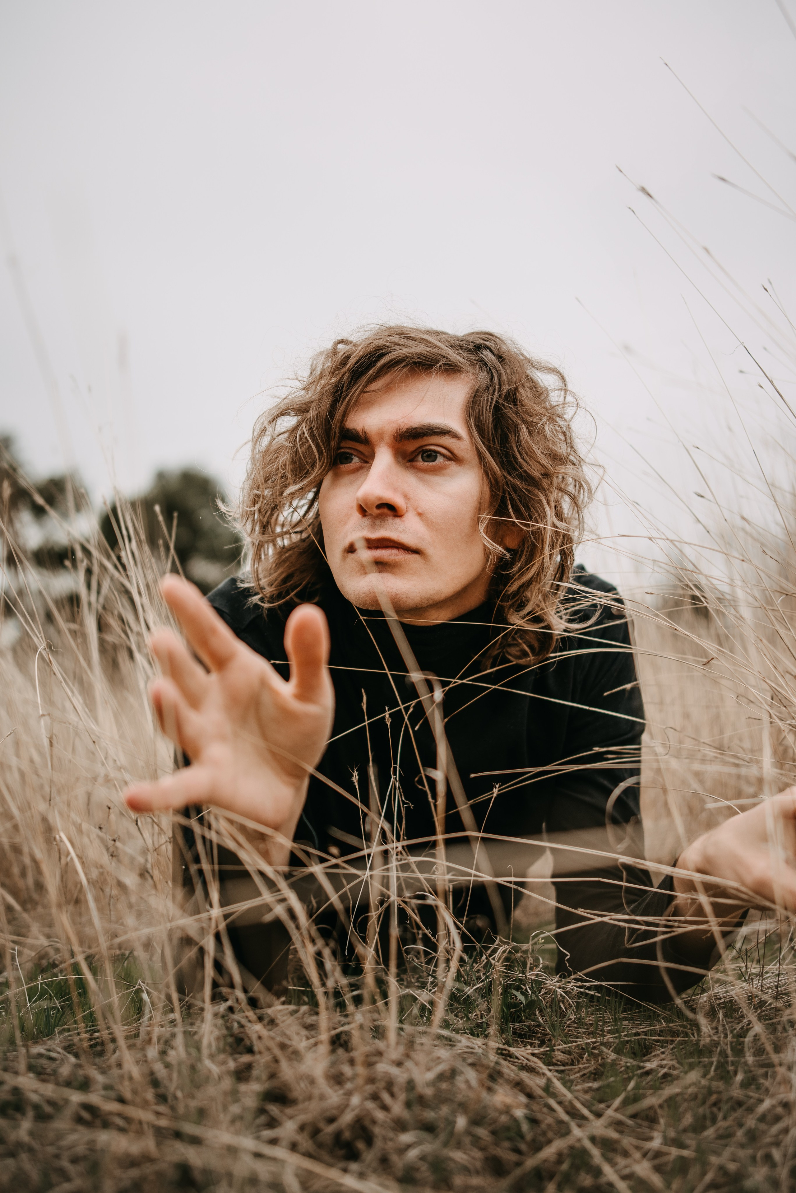 Мужская портретная фотосессия на природе. Портретный и свадебный фотограф в Тбилиси • xeniqo