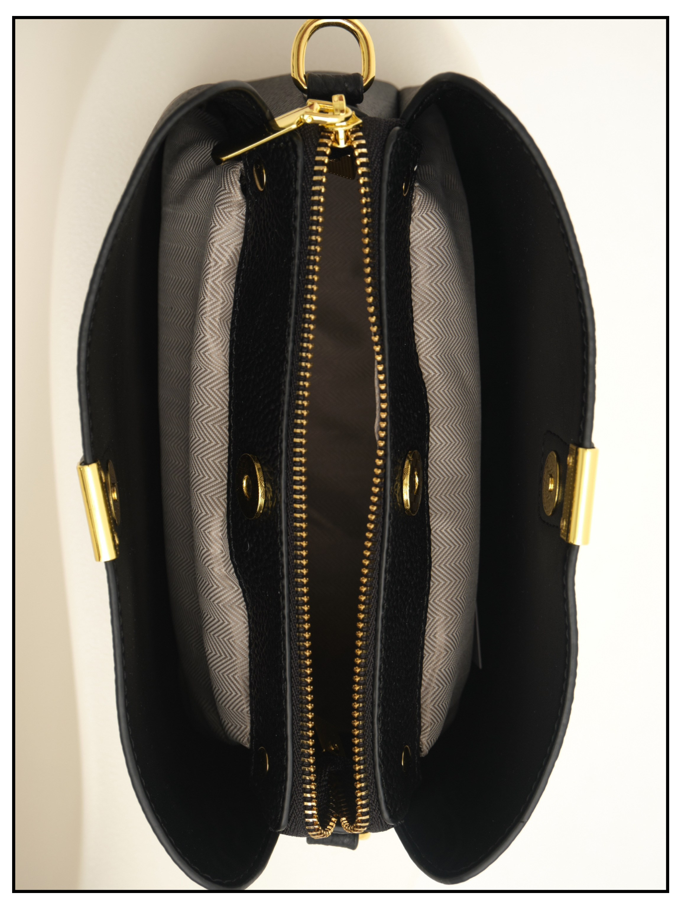 Съемка для маркетплейса, сумки / фотоаппарат. Привет) Меня зовут Анита и я фотограф из Сургута