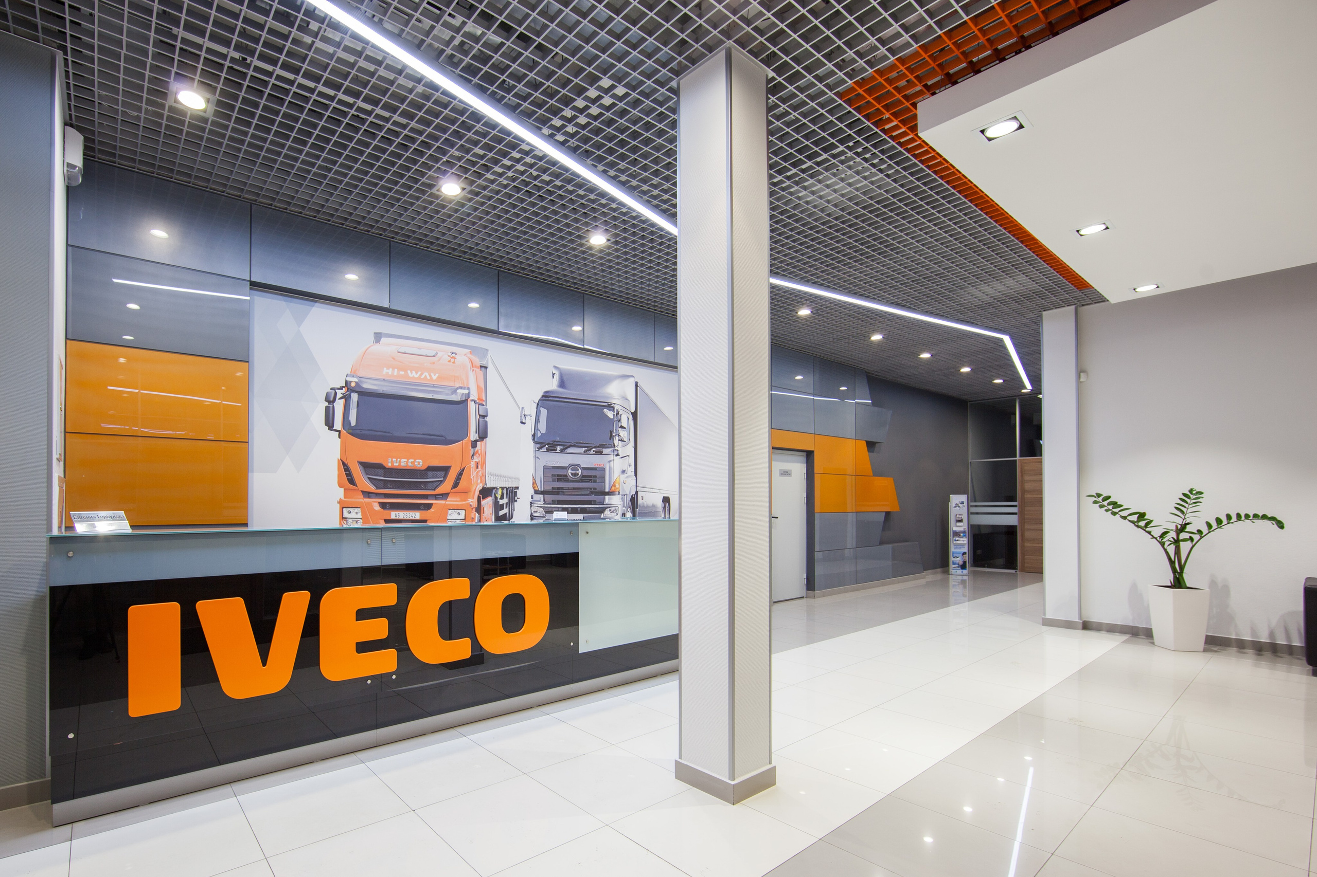 ШОУРУМ ПО ПРОДАЖЕ ГРУЗОВИКОВ IVECO. Архитектурно-дизайнерское бюро ROOMS