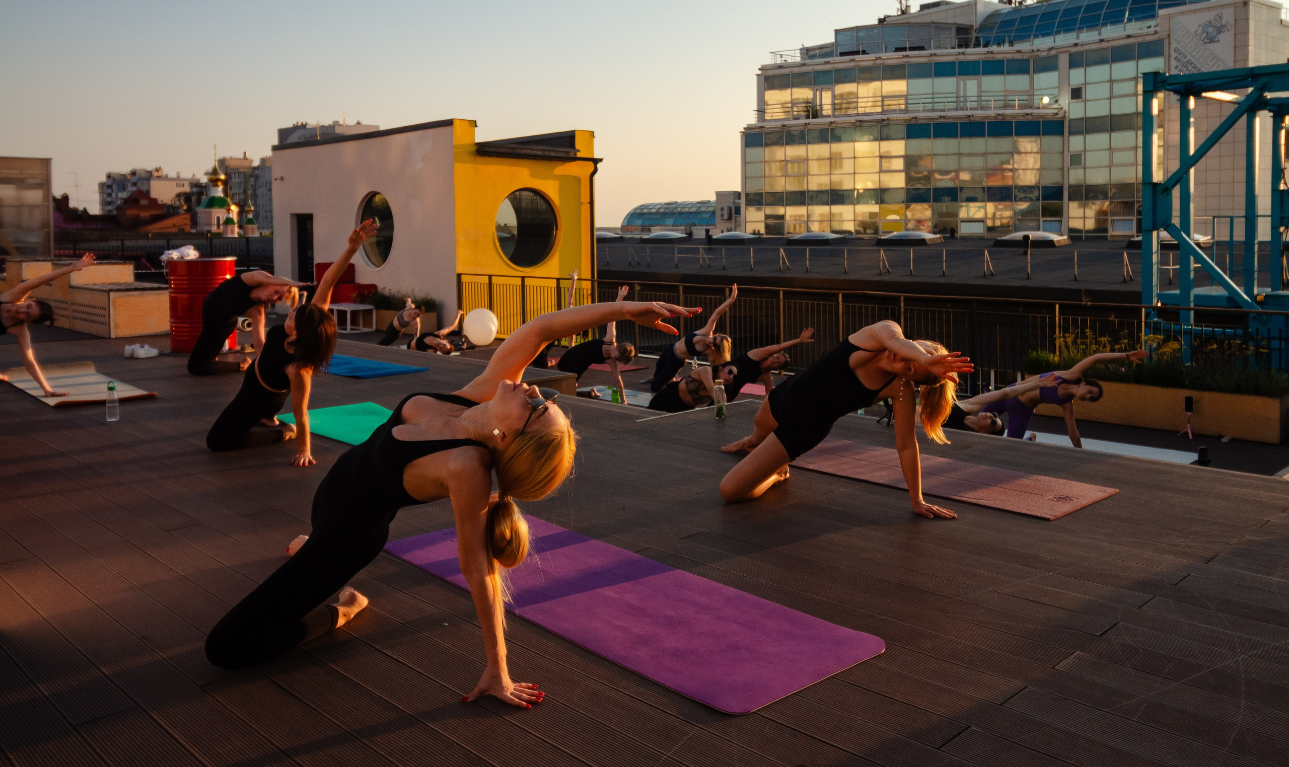 Йога на крыше Станкзавода. Александр Носов. Портретный и репортажный фотограф в Самаре